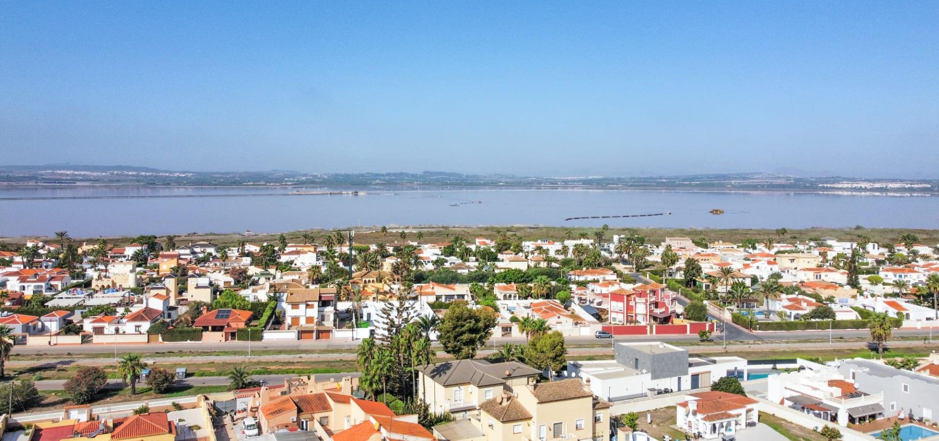 6-Bedroom Luxury Villa in Torrevieja - Image 12