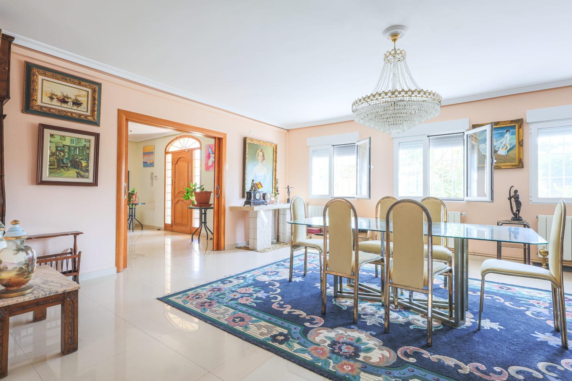 6-Bedroom Luxury Villa in Torrevieja - Image 14