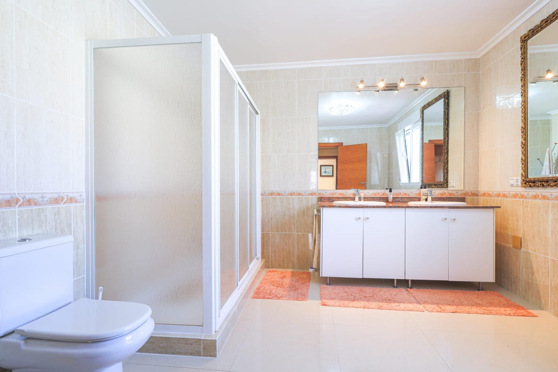 6-Bedroom Luxury Villa in Torrevieja - Image 16