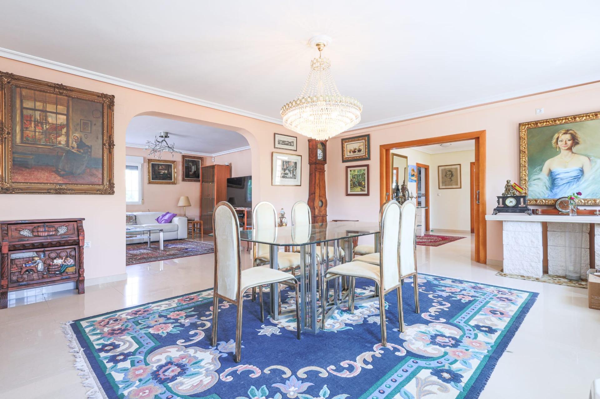6-Bedroom Luxury Villa in Torrevieja - Image 18