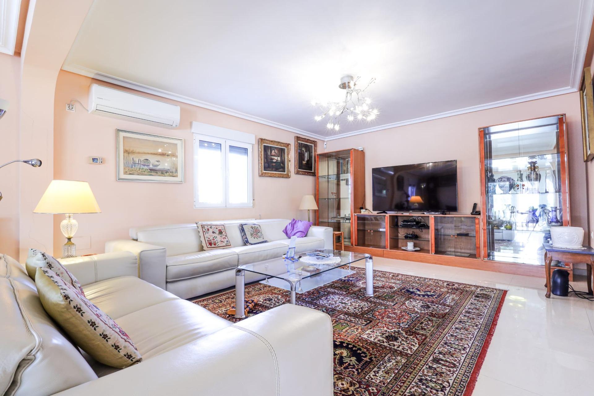 6-Bedroom Luxury Villa in Torrevieja - Image 19