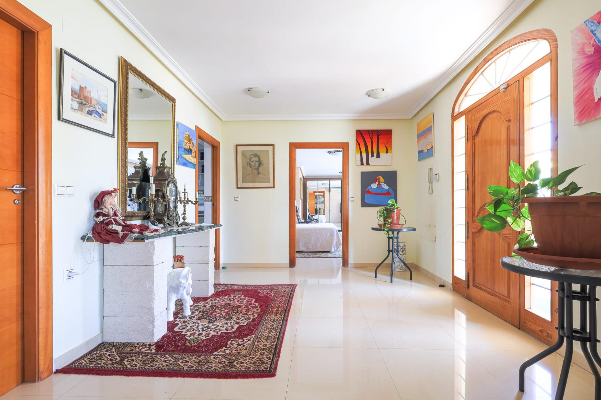 6-Bedroom Luxury Villa in Torrevieja - Image 20
