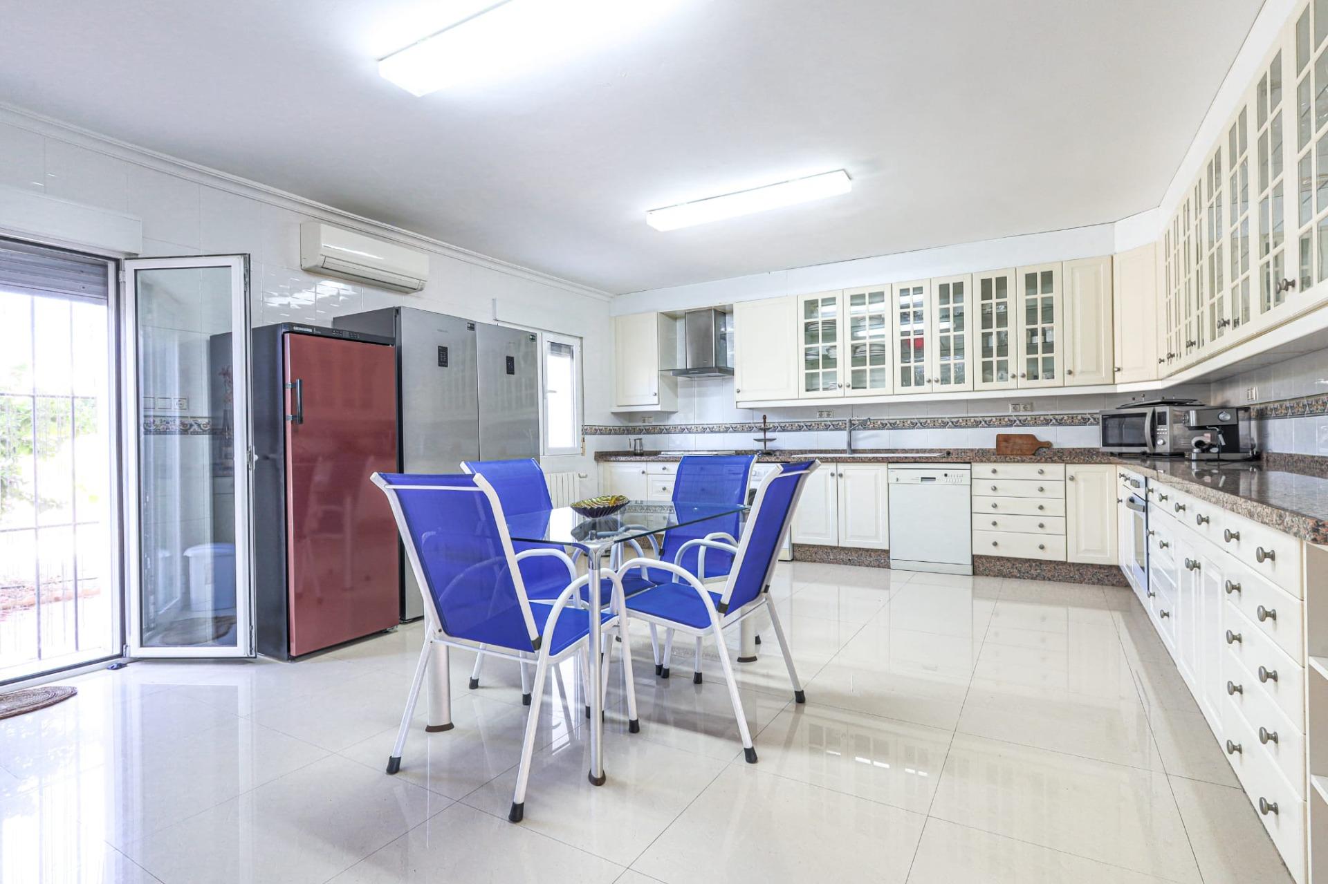 6-Bedroom Luxury Villa in Torrevieja - Image 22