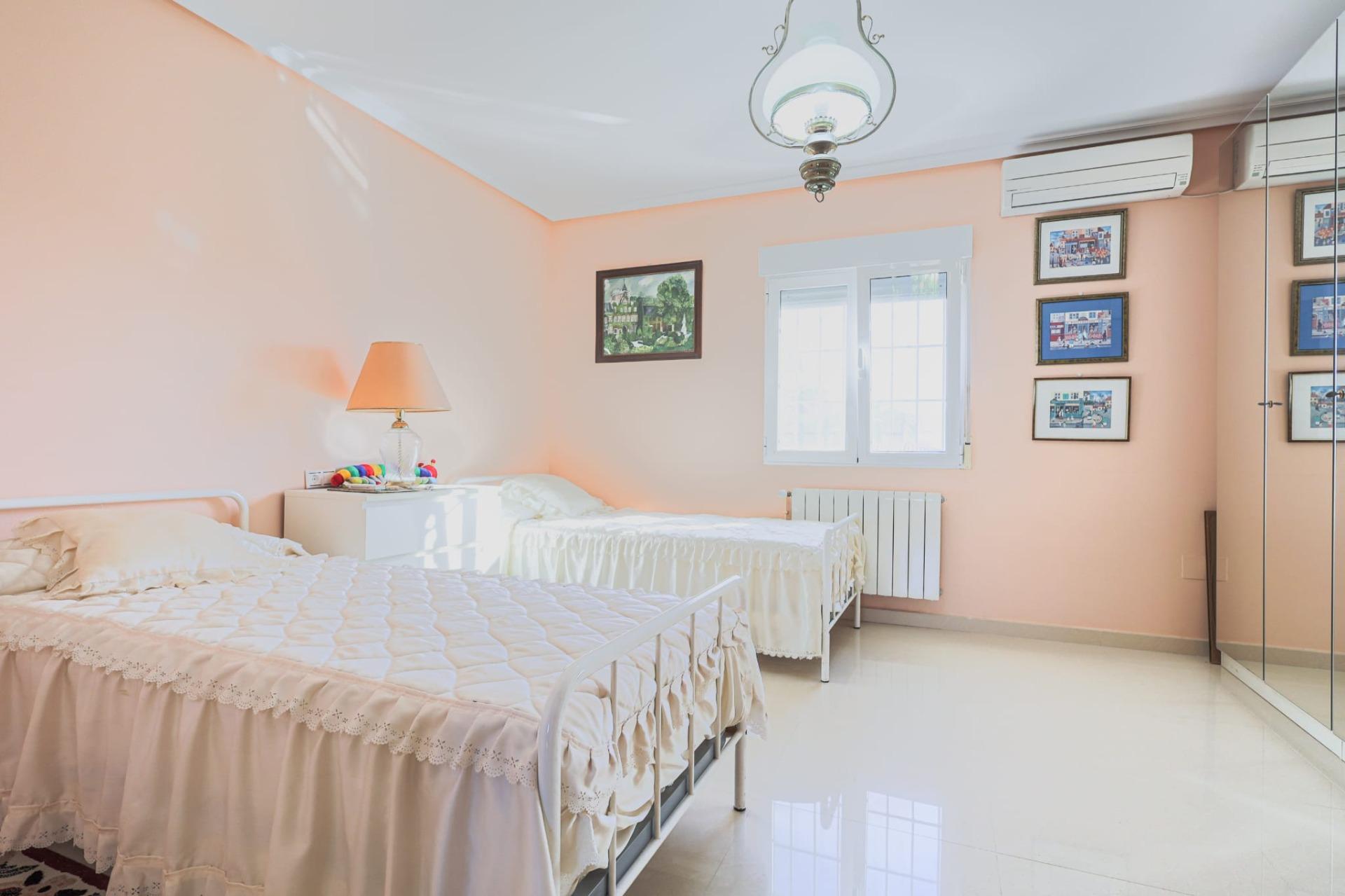 6-Bedroom Luxury Villa in Torrevieja - Image 26