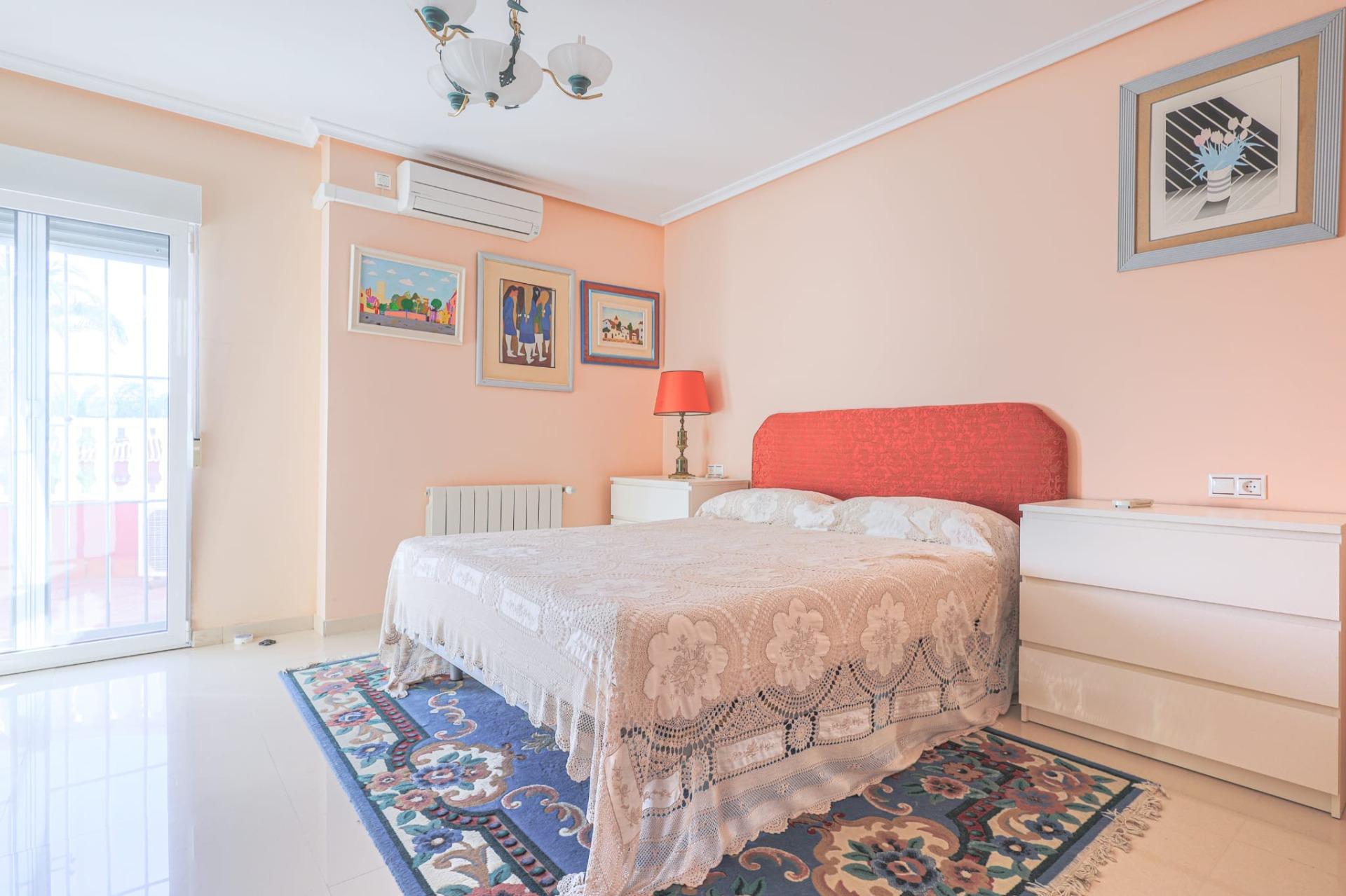 6-Bedroom Luxury Villa in Torrevieja - Image 27