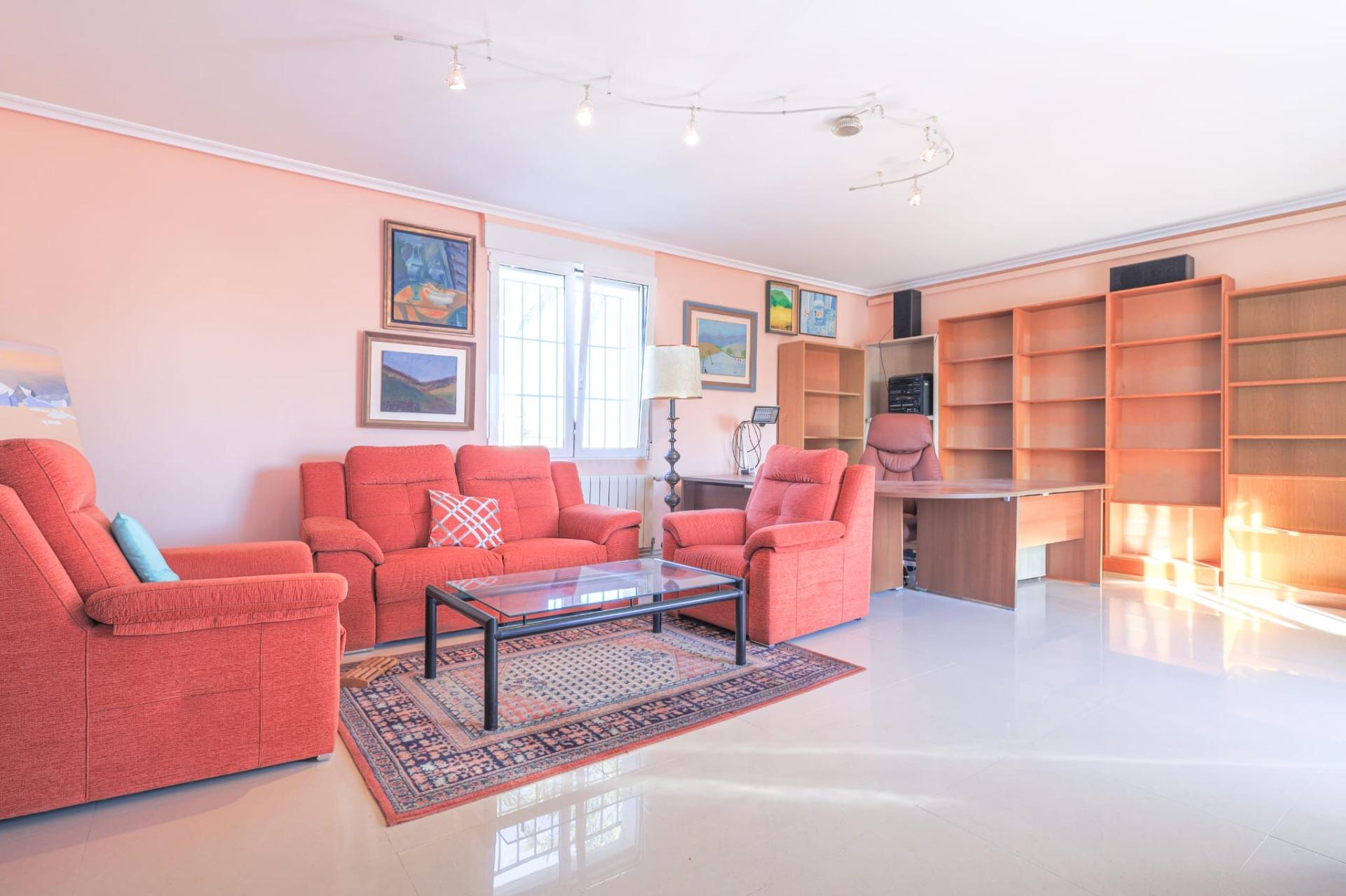 6-Bedroom Luxury Villa in Torrevieja - Image 28