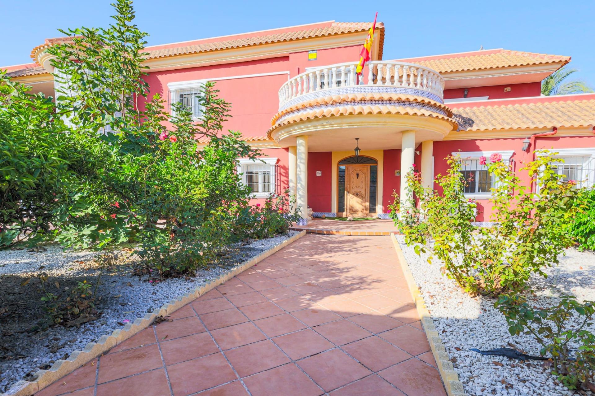 6-Bedroom Luxury Villa in Torrevieja - Image 3