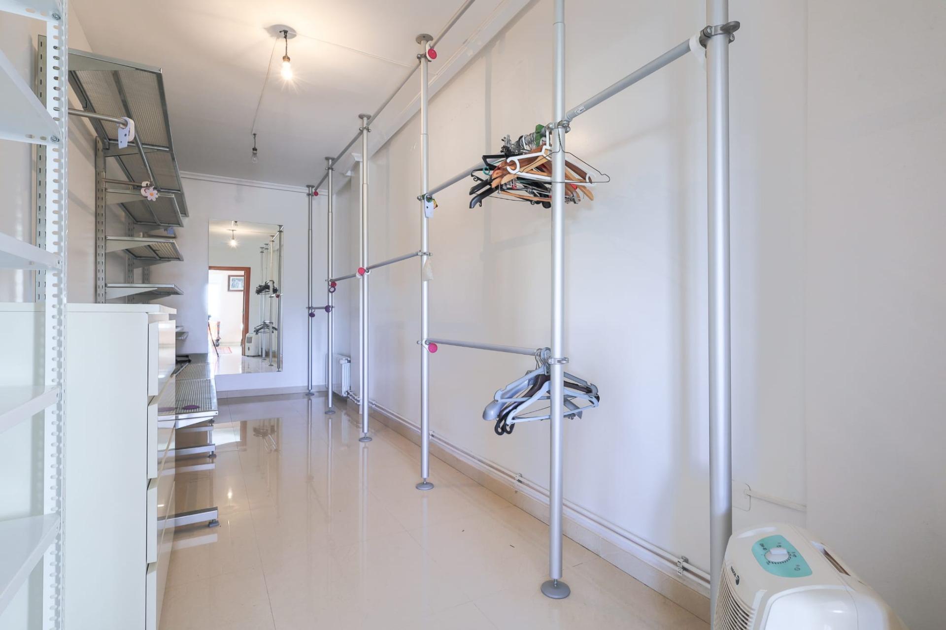 6-Bedroom Luxury Villa in Torrevieja - Image 31