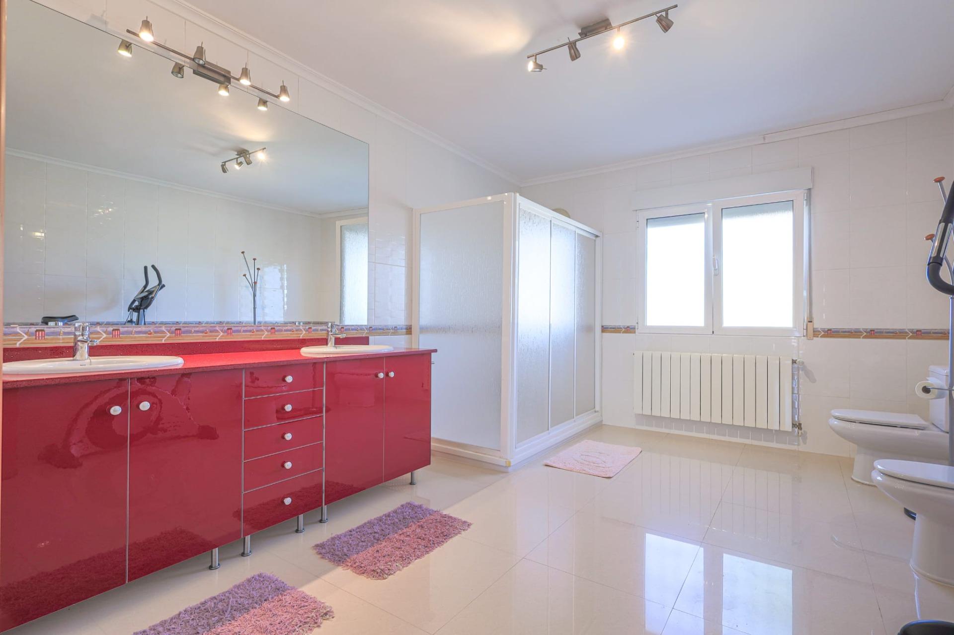 6-Bedroom Luxury Villa in Torrevieja - Image 36