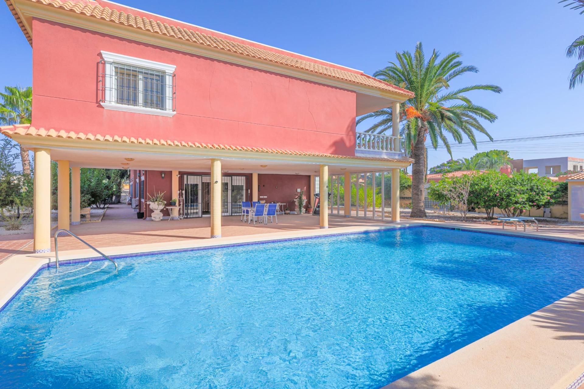 6-Bedroom Luxury Villa in Torrevieja - Image 4
