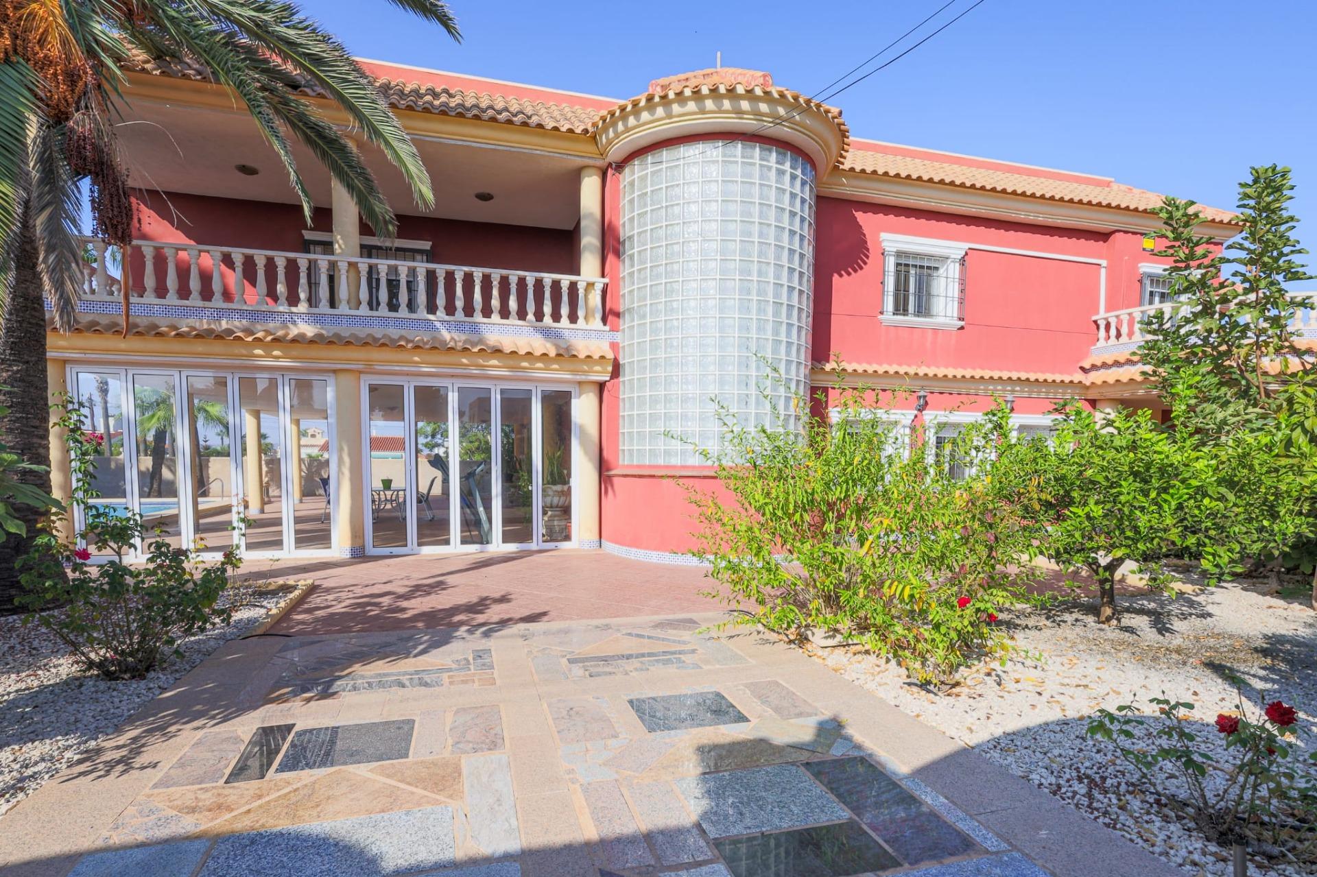 6-Bedroom Luxury Villa in Torrevieja - Image 5