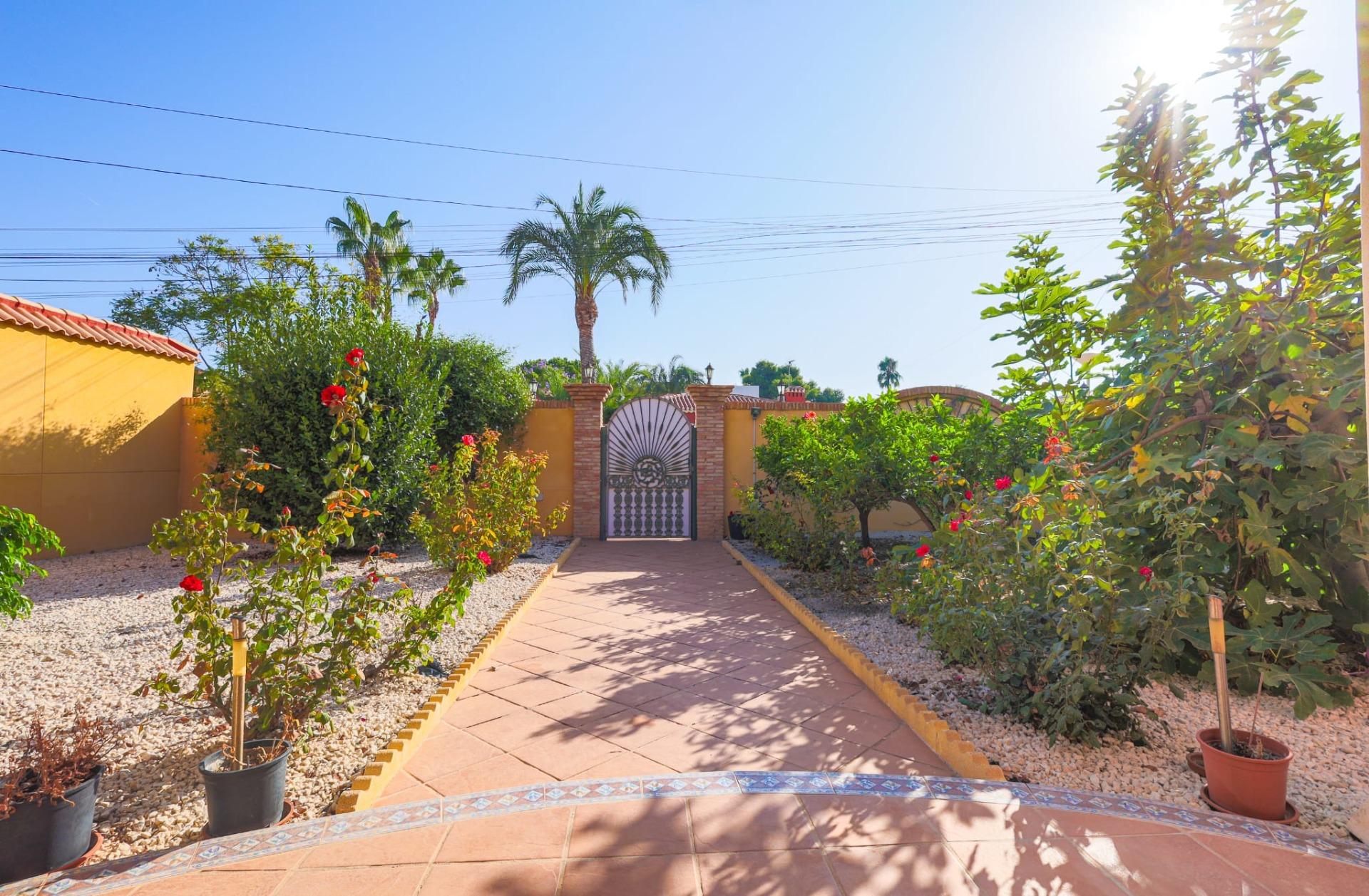 6-Bedroom Luxury Villa in Torrevieja - Image 6