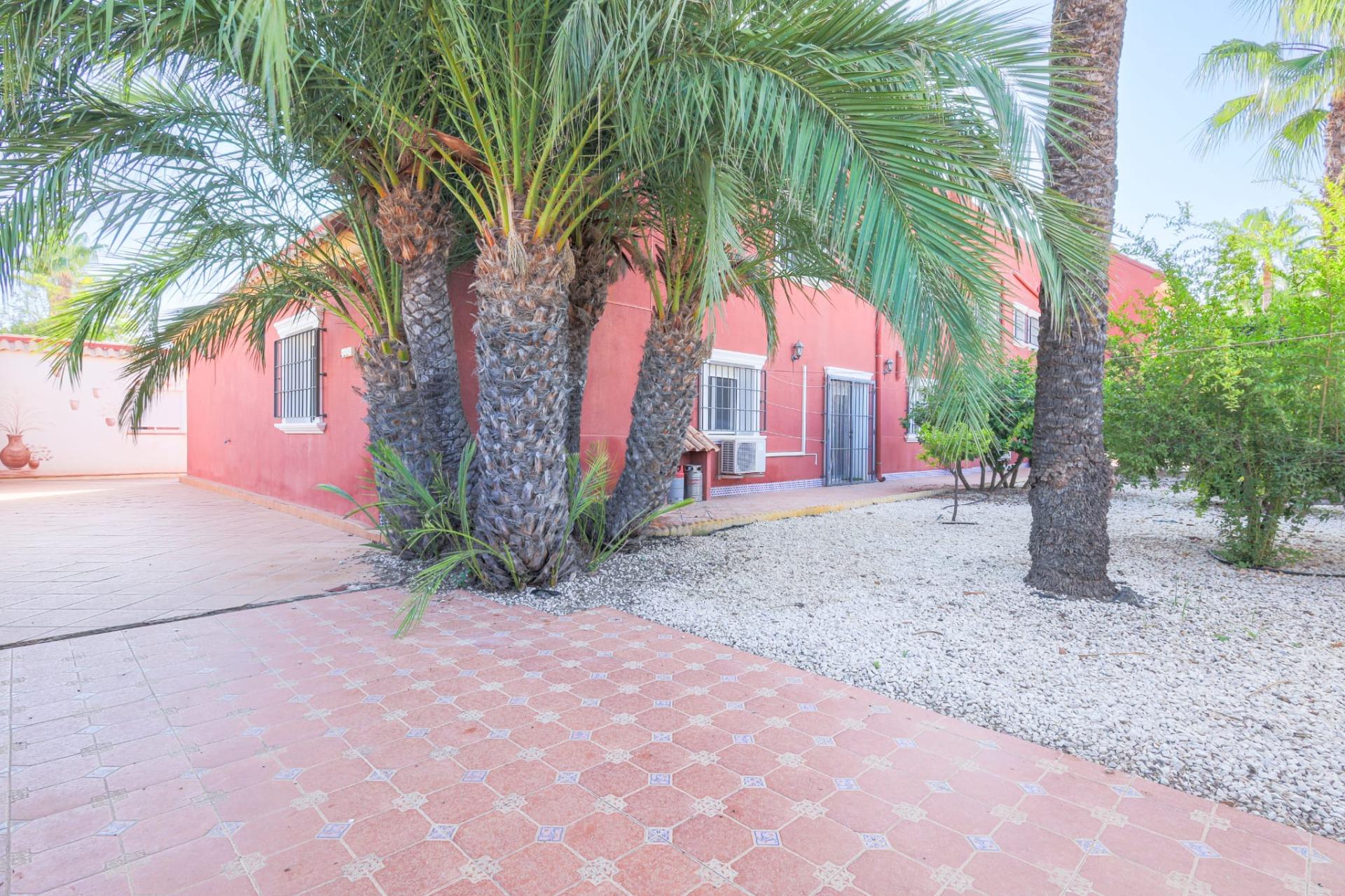 6-Bedroom Luxury Villa in Torrevieja - Image 9