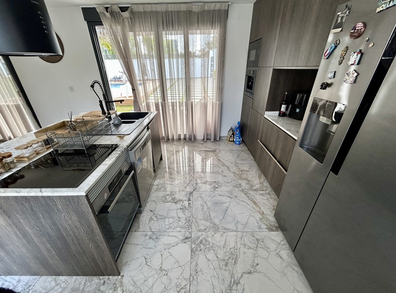 3-Bedroom Villa in La Siesta, Torrevieja - Image 15