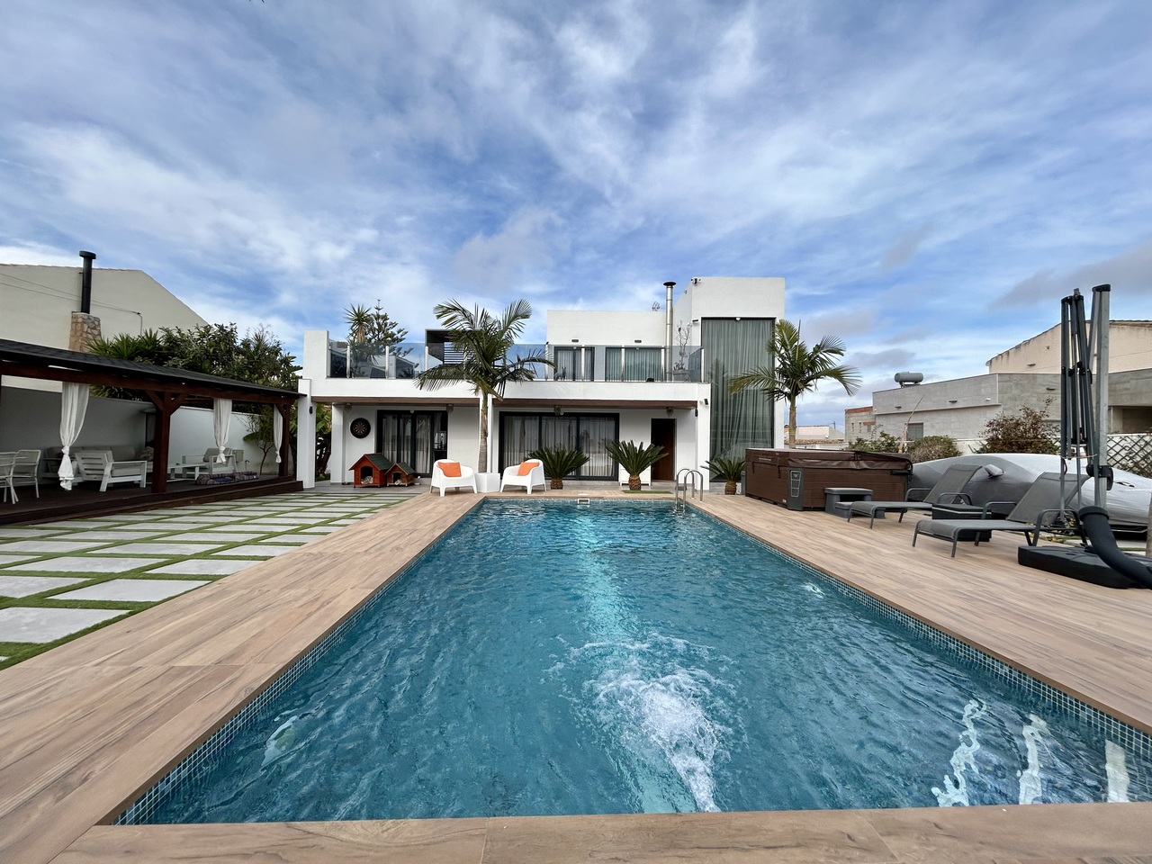 3-Bedroom Villa in La Siesta, Torrevieja - Image 3