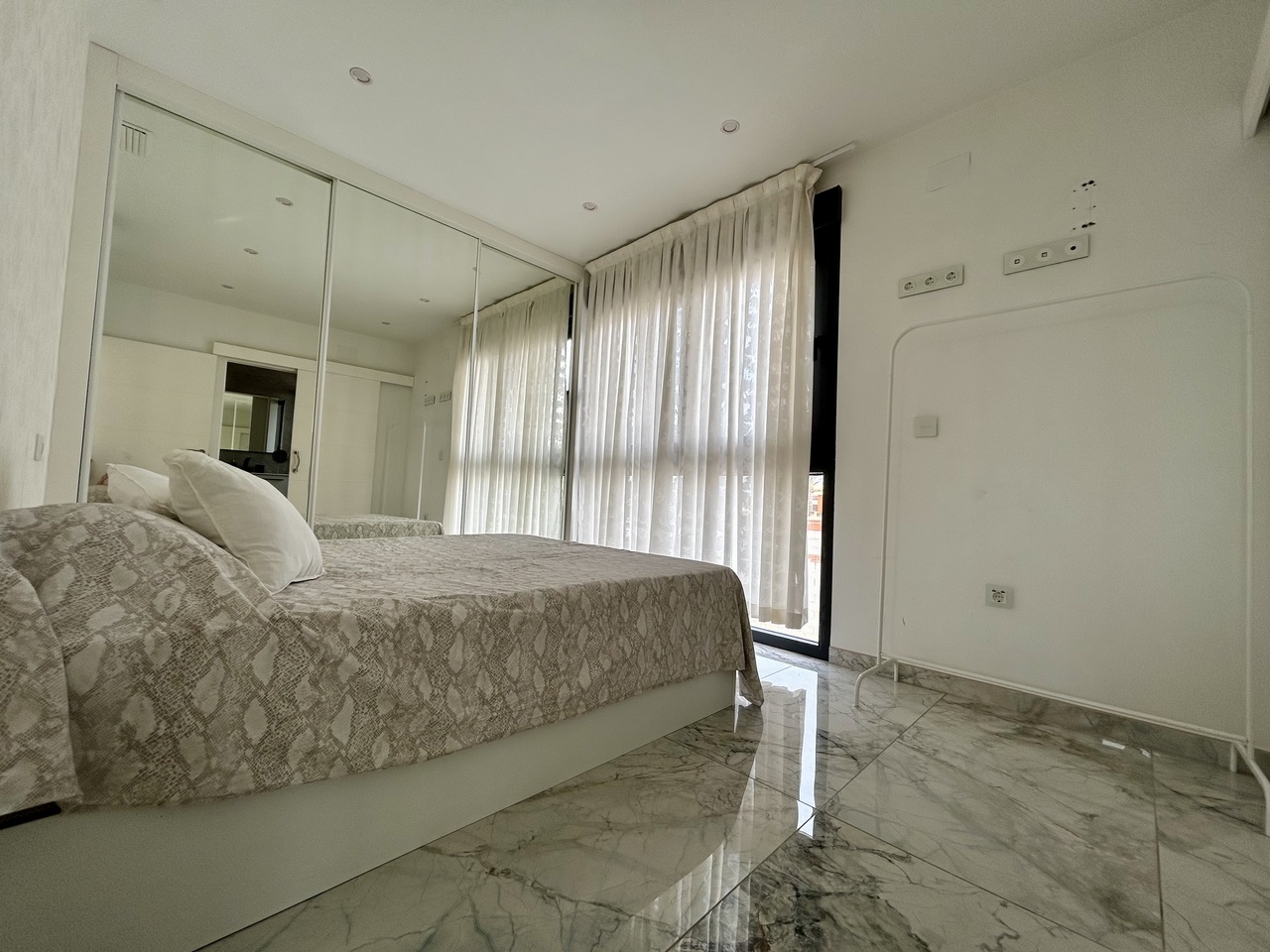 3-Bedroom Villa in La Siesta, Torrevieja - Image 39