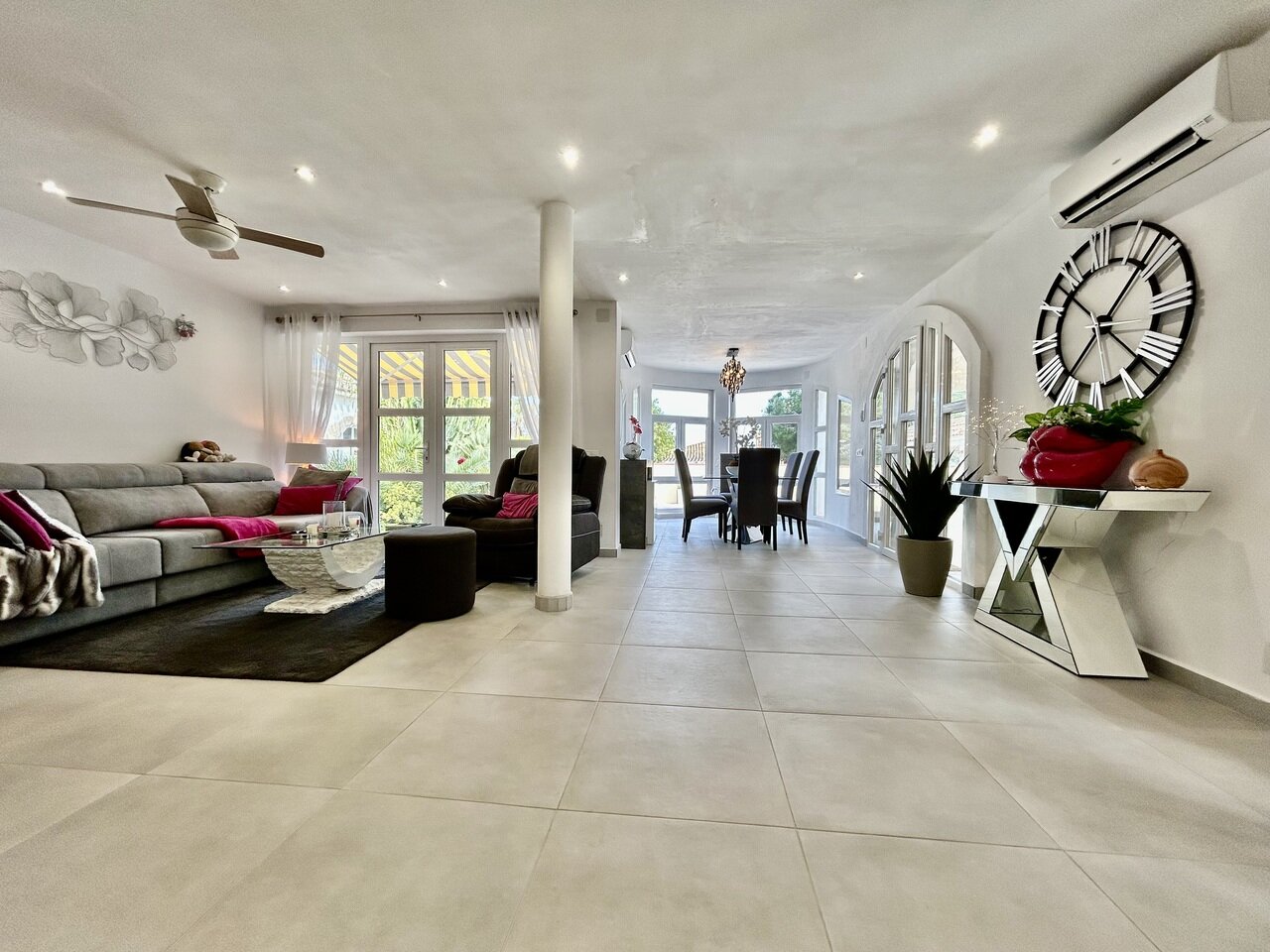 6-Bedroom Villa in Cabo Roig - Image 35