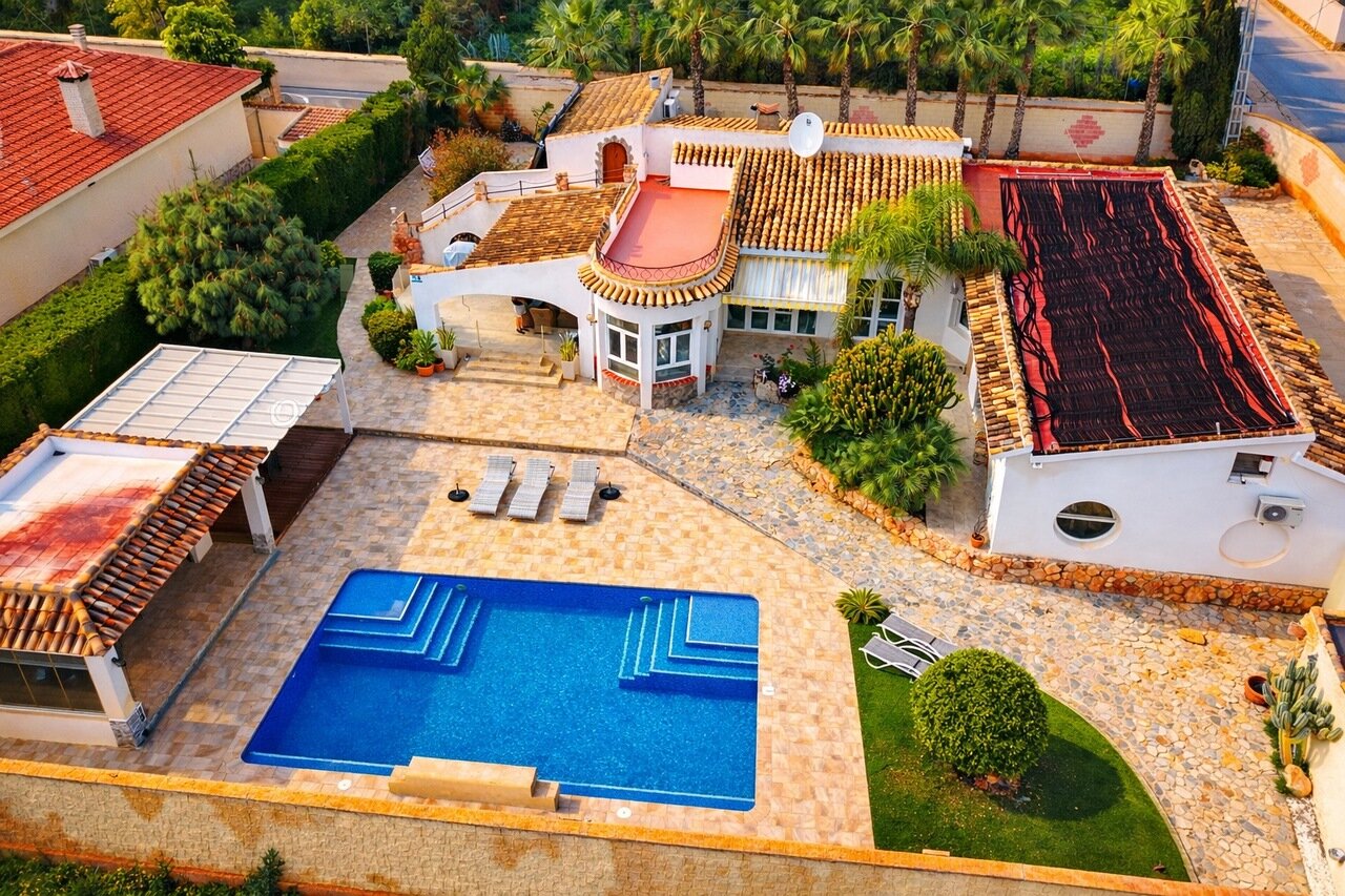 6-Bedroom Villa in Cabo Roig - Image 37
