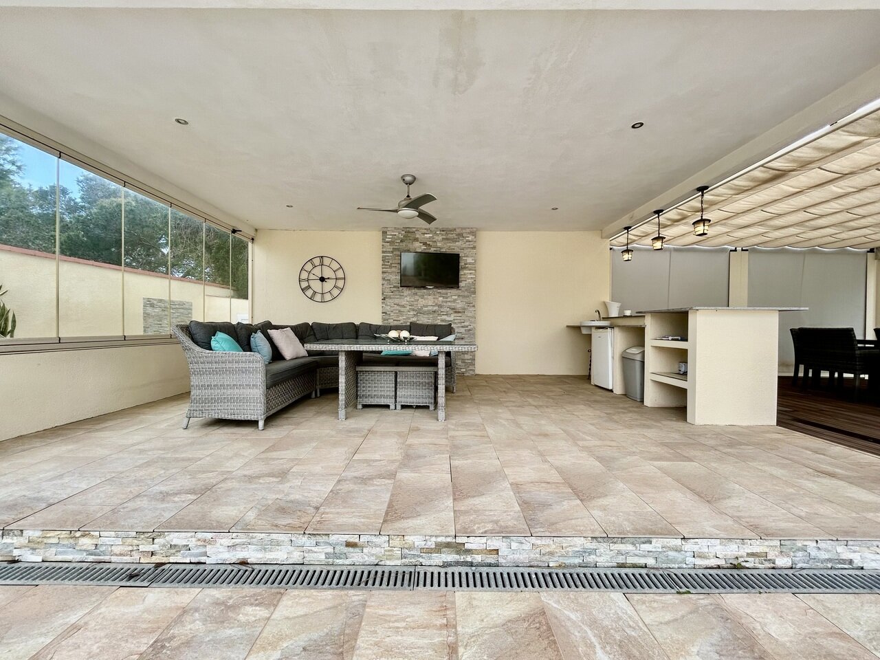 6-Bedroom Villa in Cabo Roig - Image 40