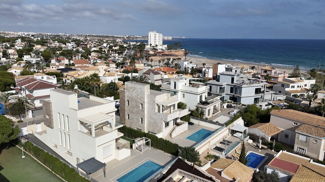 5-Bedroom Villa in La Zenia, Orihuela Costa - Image 39