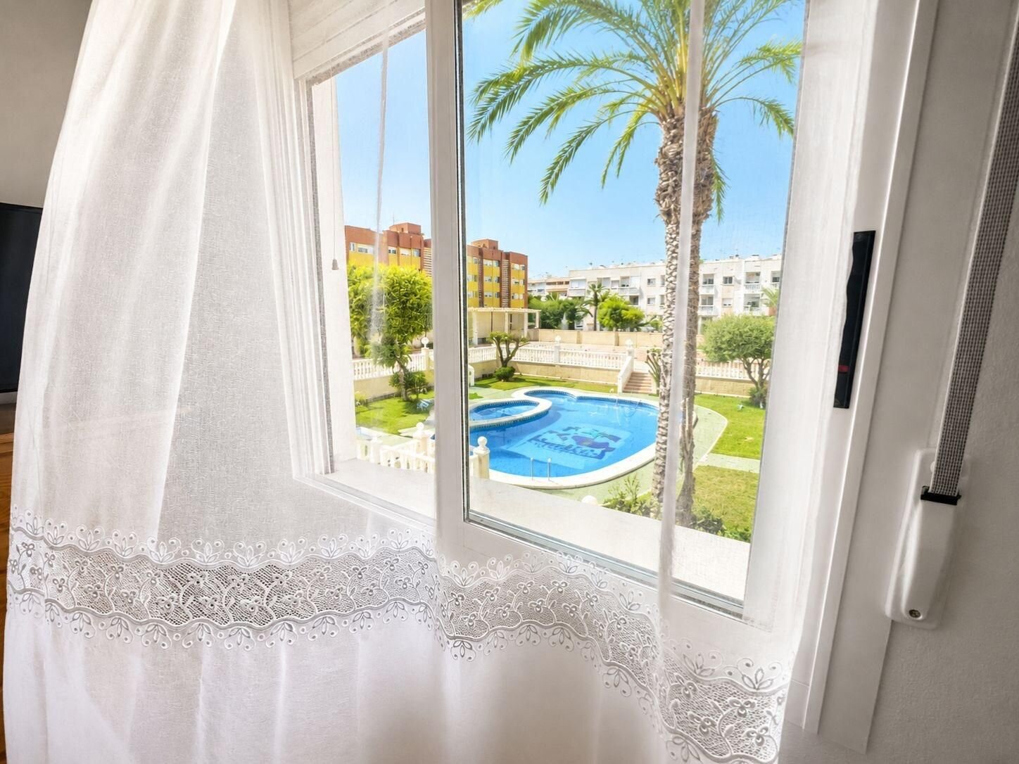 2-Bedroom Apartment in Playa del Cura, Torrevieja - Image 11