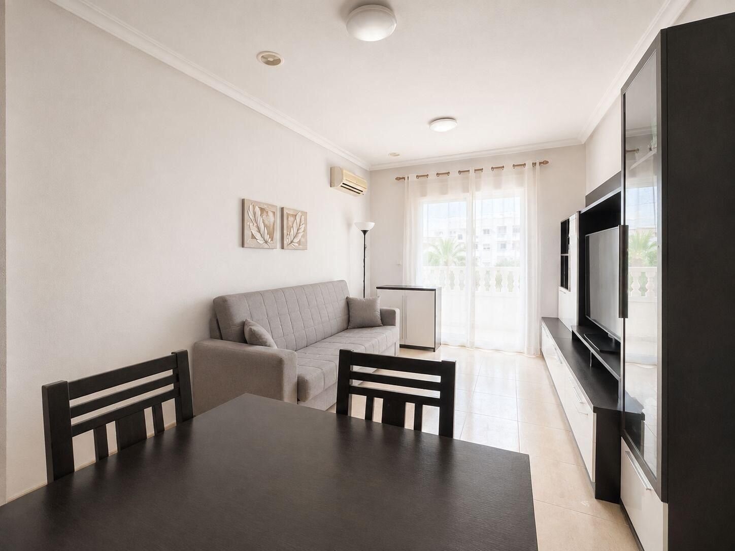 2-Bedroom Apartment in Playa del Cura, Torrevieja - Image 2