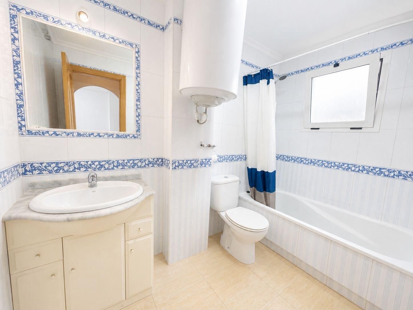 2-Bedroom Apartment in Playa del Cura, Torrevieja - Image 5