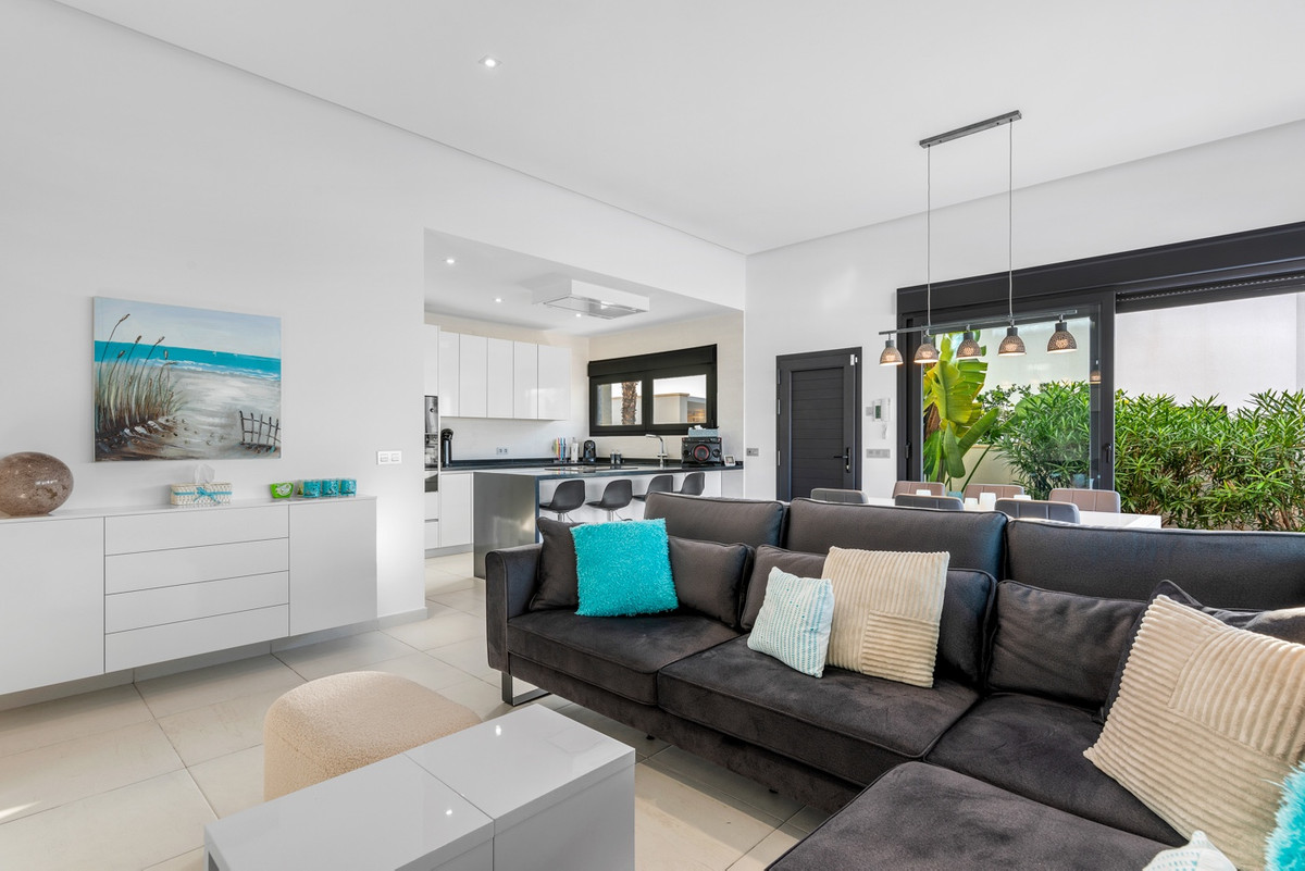 4-Bedroom Detached House in Benijofar | Sunny Casas - Co... - Image 12