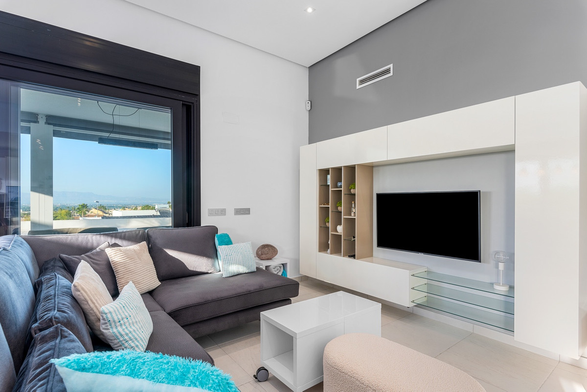 4-Bedroom Detached House in Benijofar | Sunny Casas - Co... - Image 13