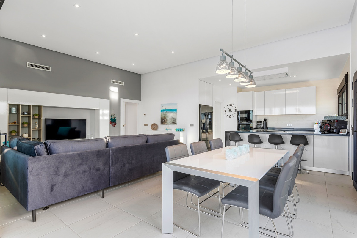 4-Bedroom Detached House in Benijofar | Sunny Casas - Co... - Image 14