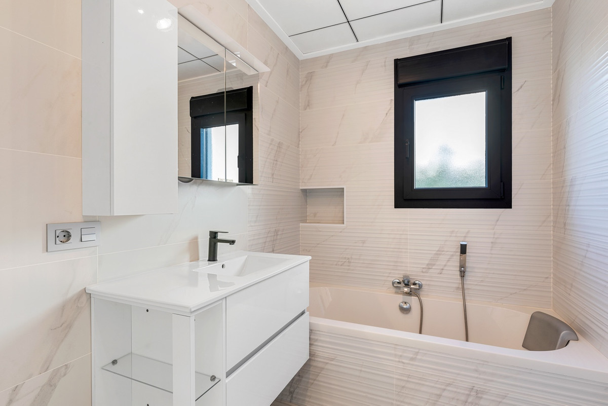 4-Bedroom Detached House in Benijofar | Sunny Casas - Co... - Image 22