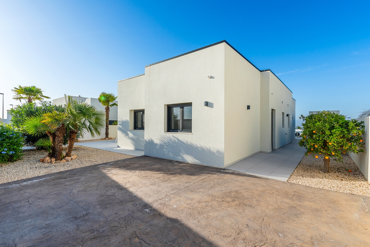 4-Bedroom Detached House in Benijofar | Sunny Casas - Co... - Image 23