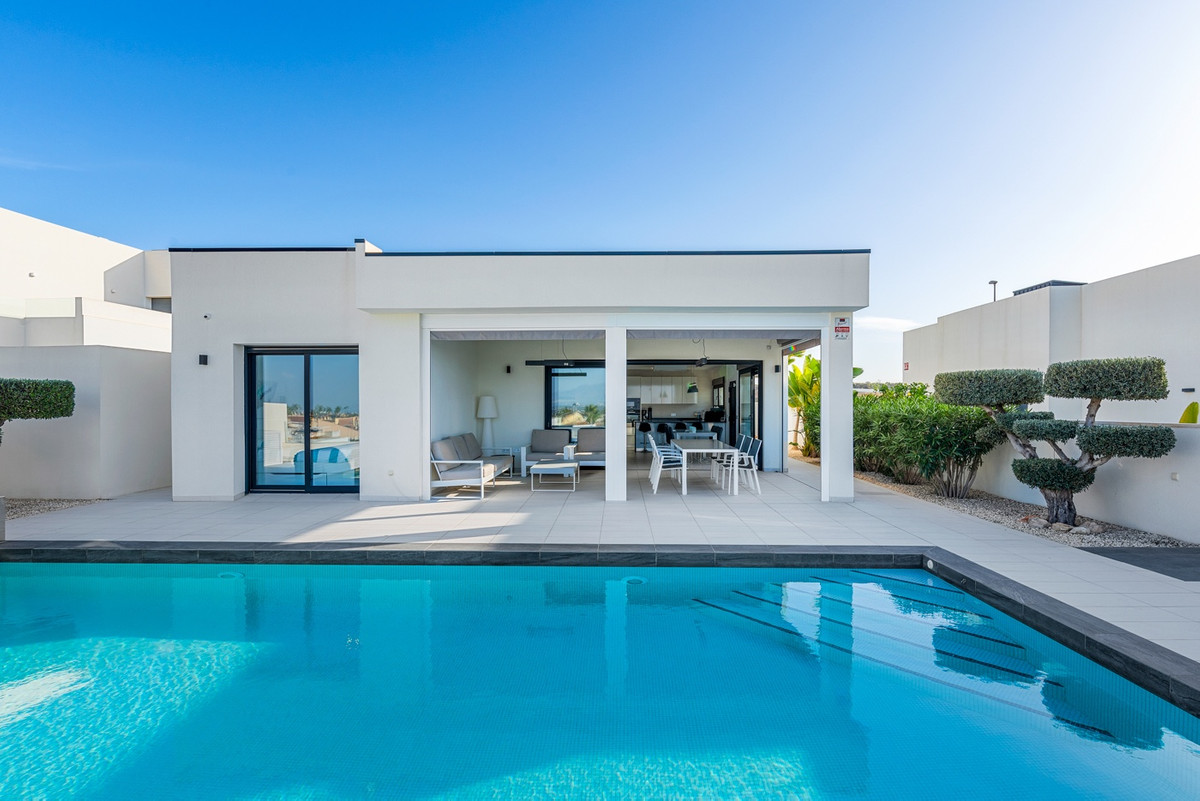 4-Bedroom Detached House in Benijofar | Sunny Casas - Co... - Image 7