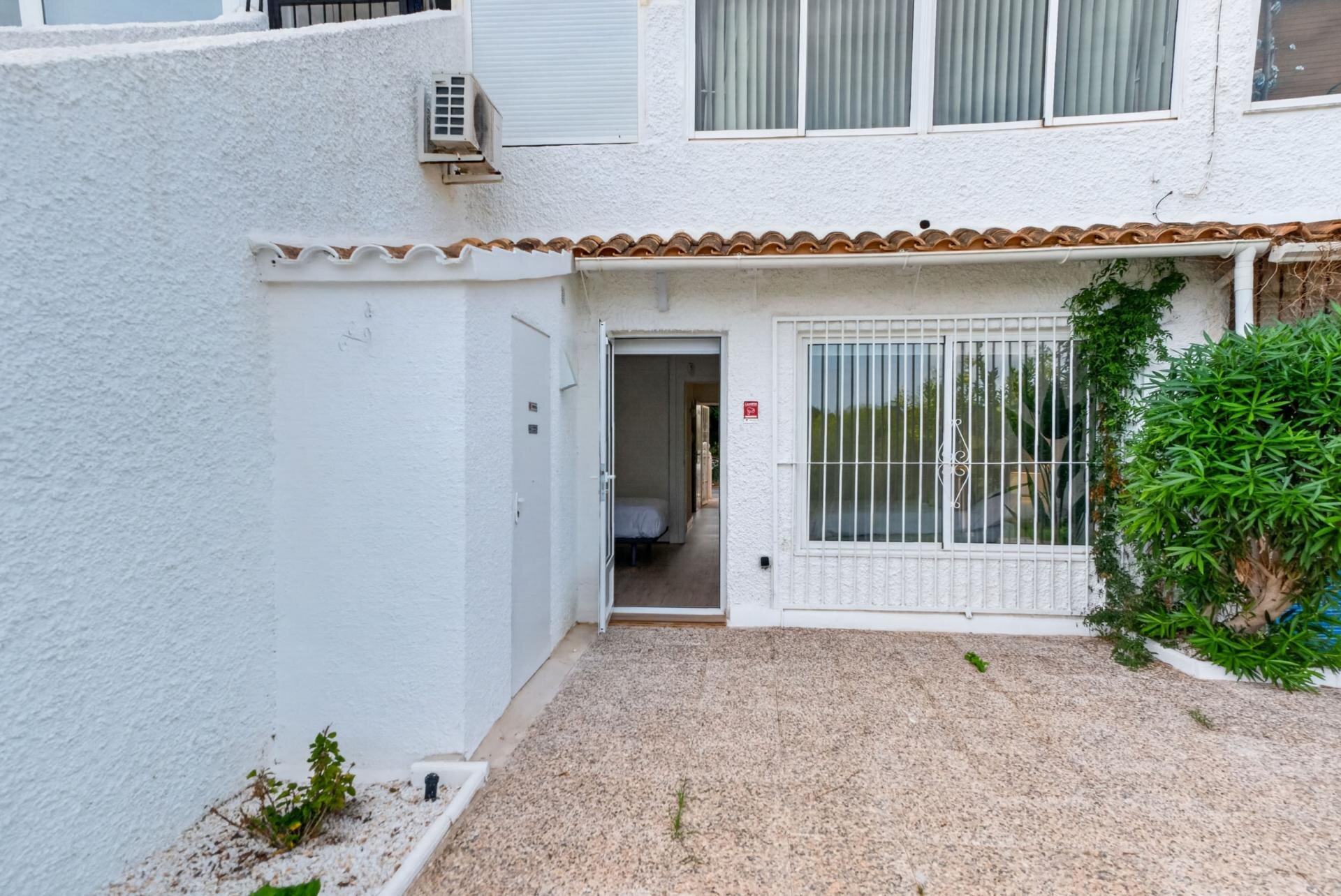 2-Bedroom Apartment in Villamartín-las Filipinas, Orihuela Costa - Image 41