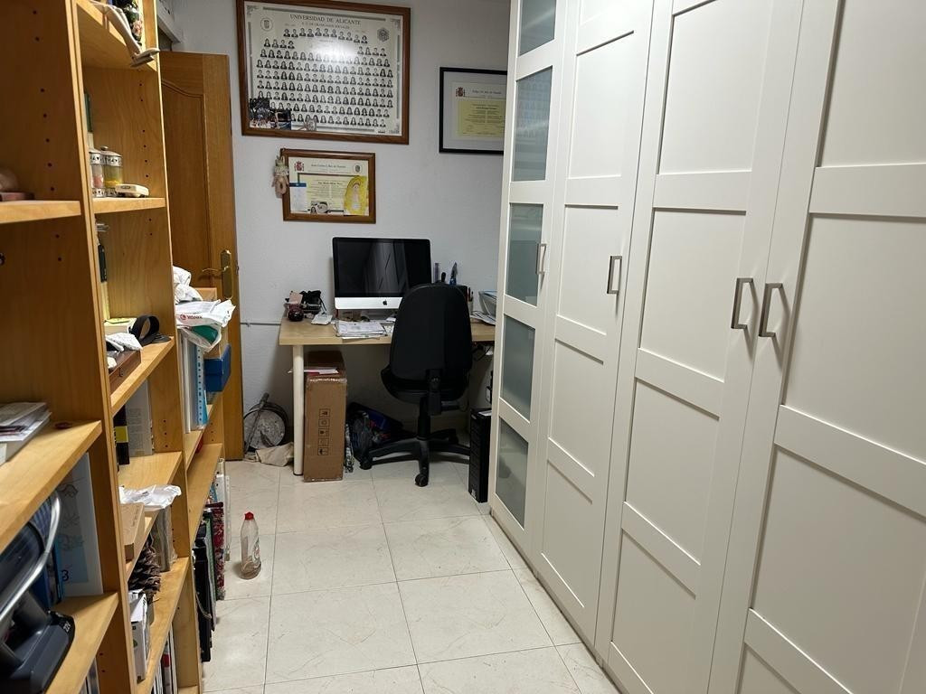 3-Bedroom Middle Floor Apartment in Benidorm | Sunny Cas... - Image 15