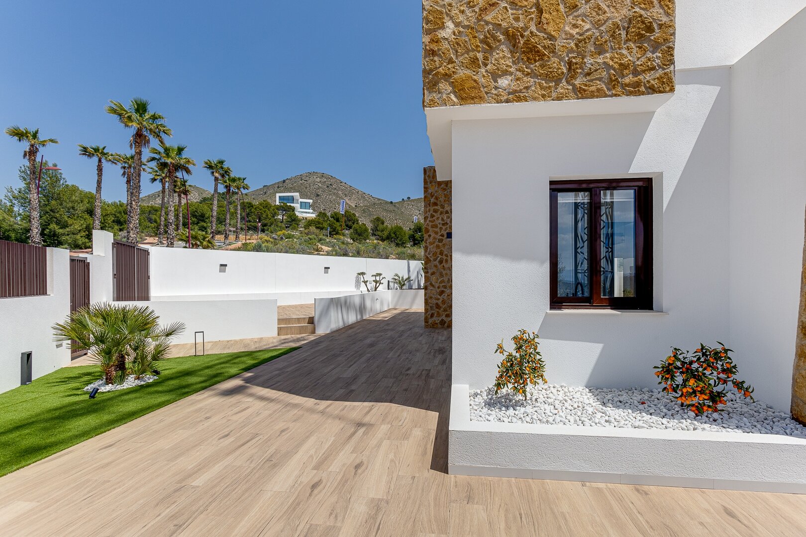 4-Bedroom Detached House in Finestrat - Image 2
