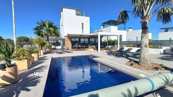 3-Bedroom Villa in Los Montesinos