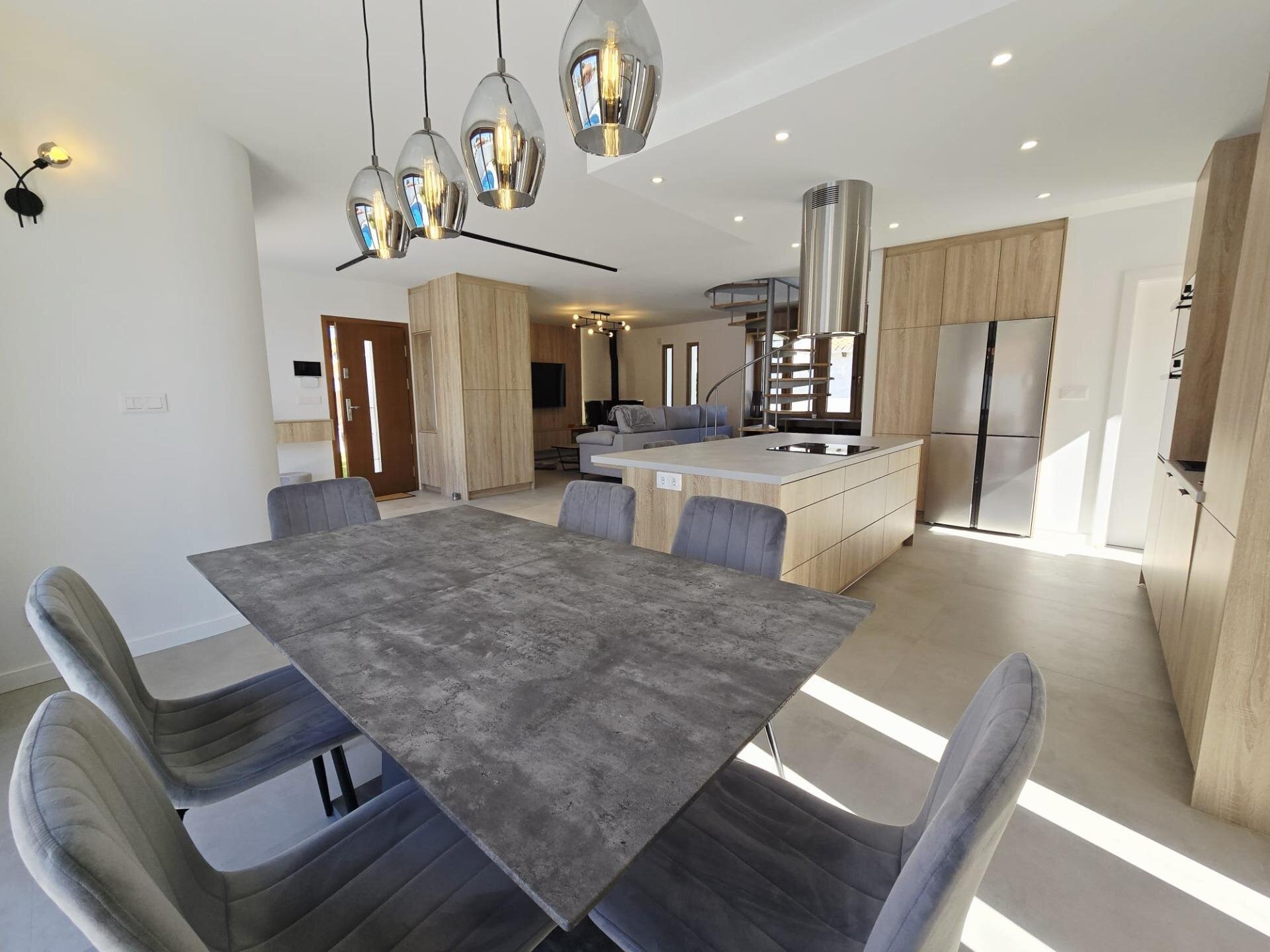 3-Bedroom Villa in Muy Cerca de la Playa, Cabo Roig - Image 10