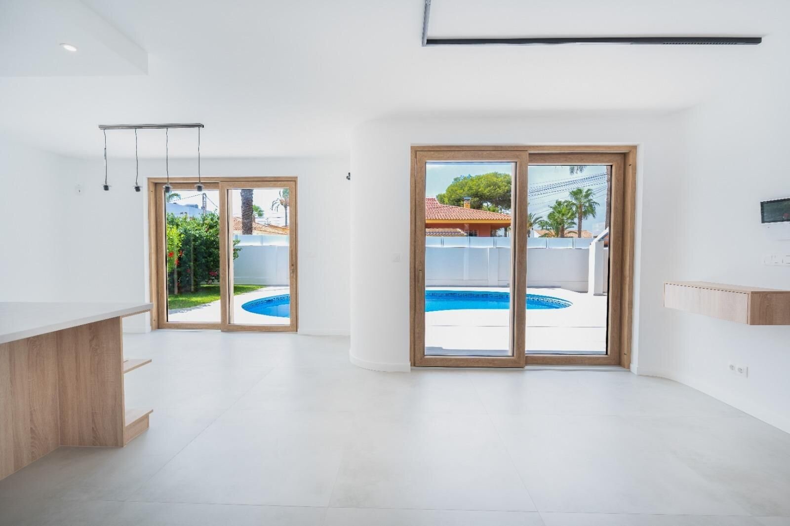3-Bedroom Villa in Muy Cerca de la Playa, Cabo Roig - Image 16