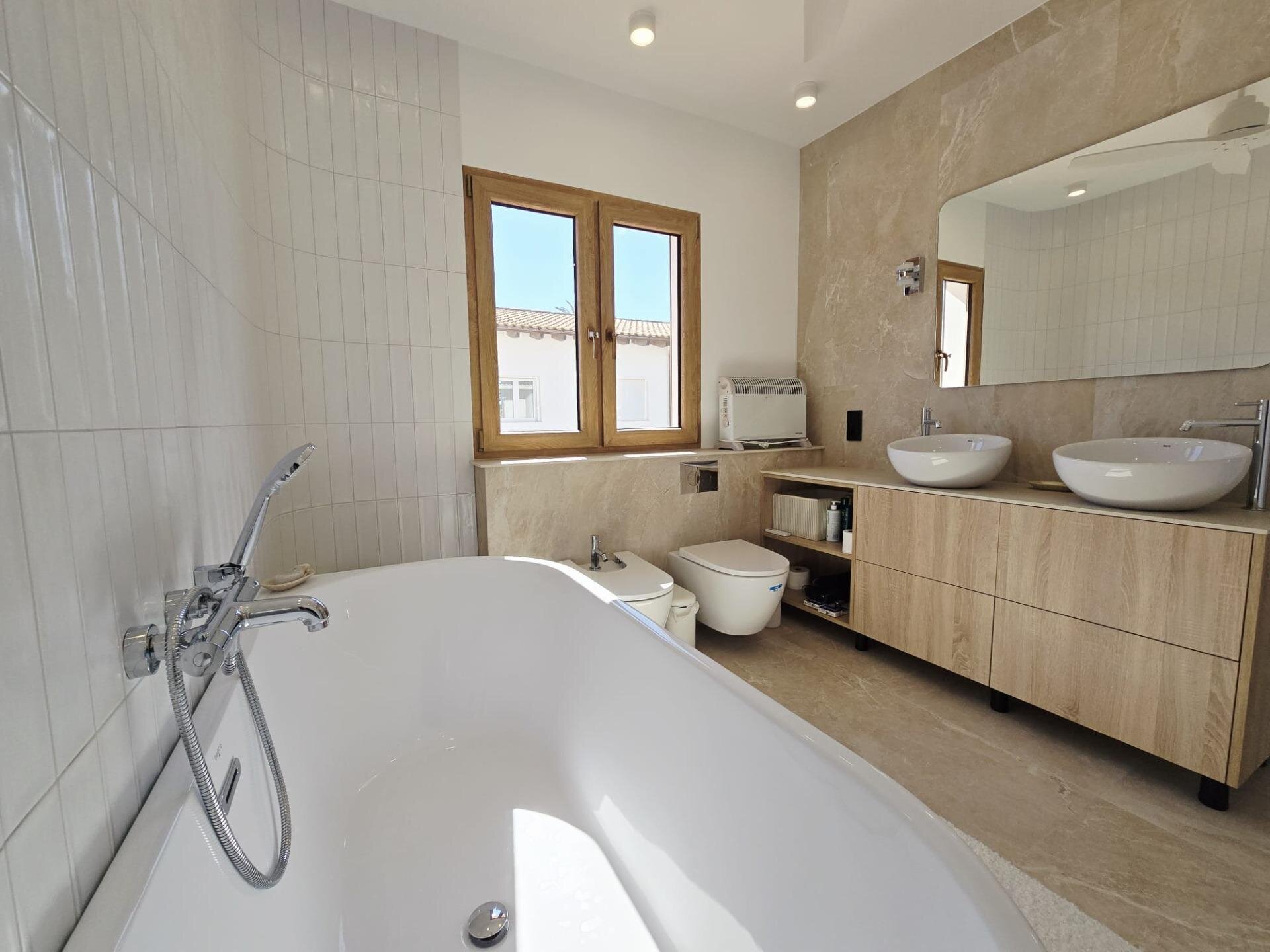 3-Bedroom Villa in Muy Cerca de la Playa, Cabo Roig - Image 26