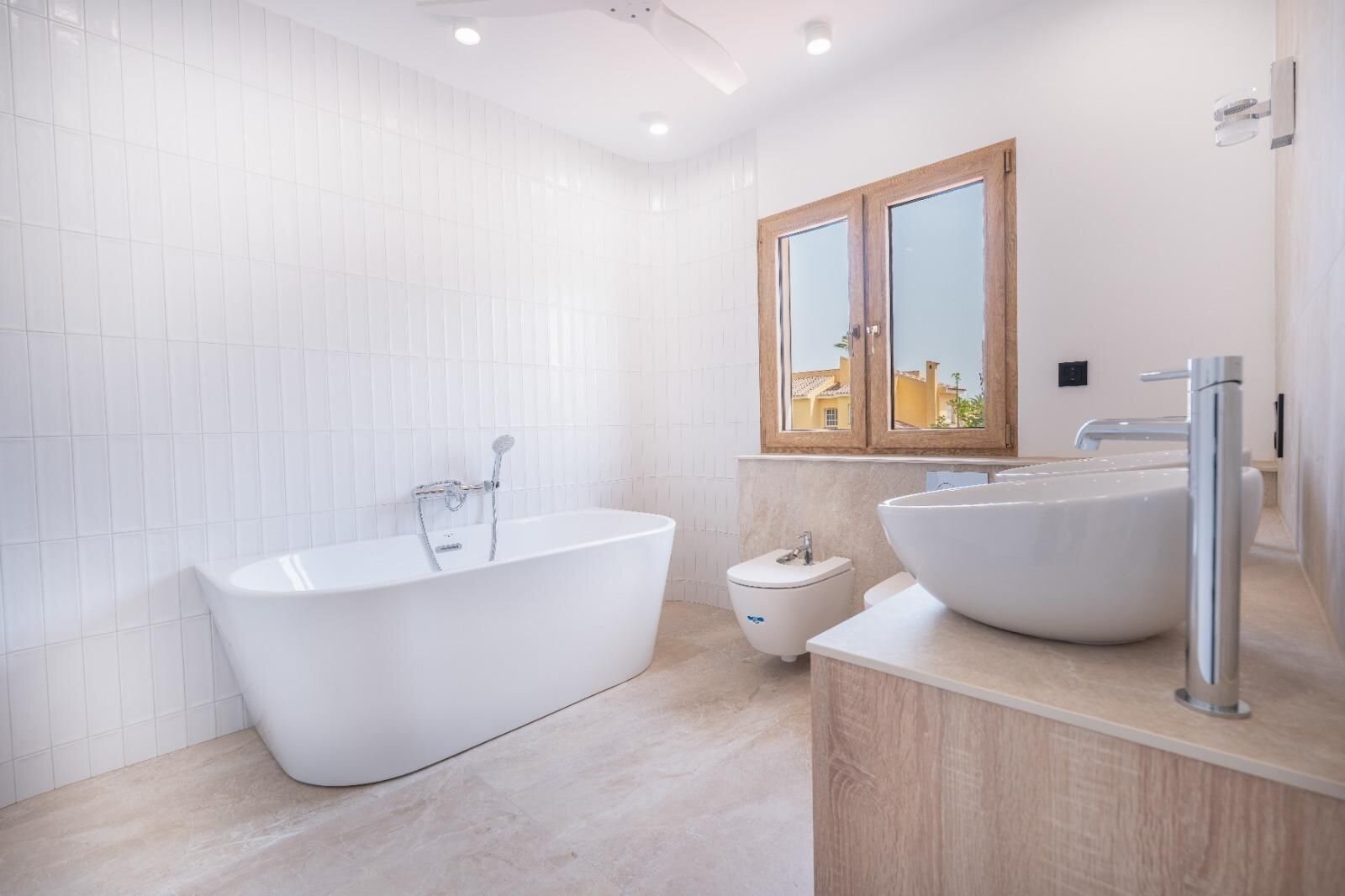 3-Bedroom Villa in Muy Cerca de la Playa, Cabo Roig - Image 27