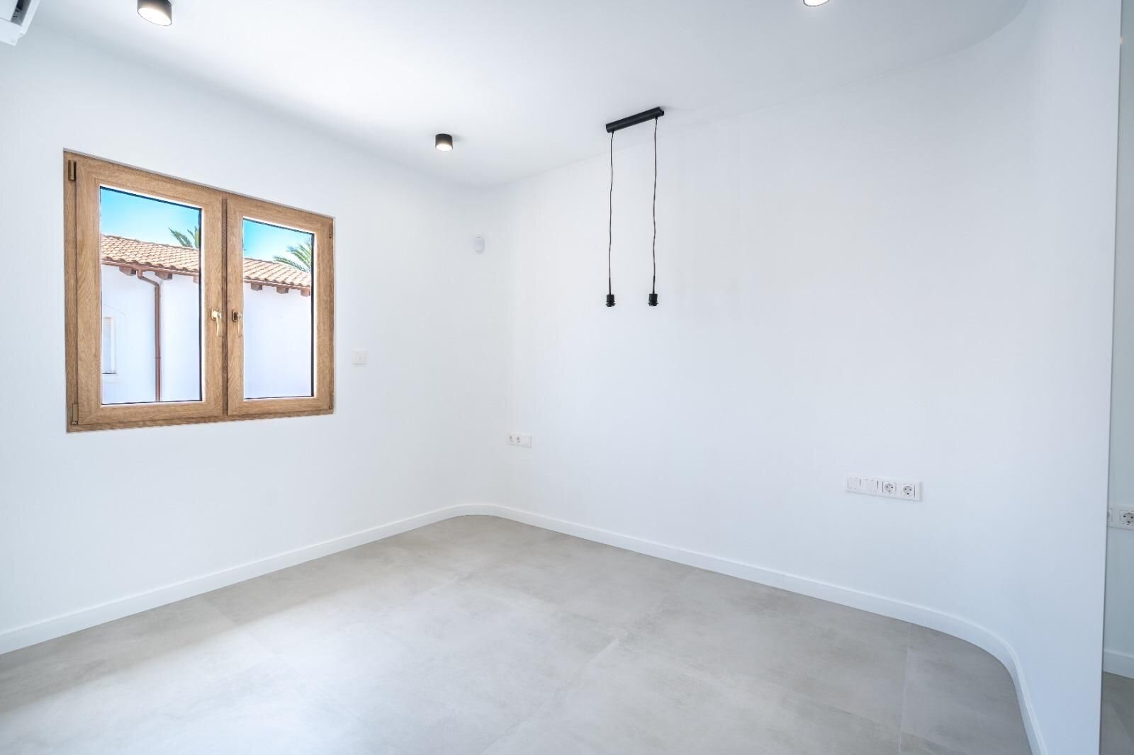 3-Bedroom Villa in Muy Cerca de la Playa, Cabo Roig - Image 28