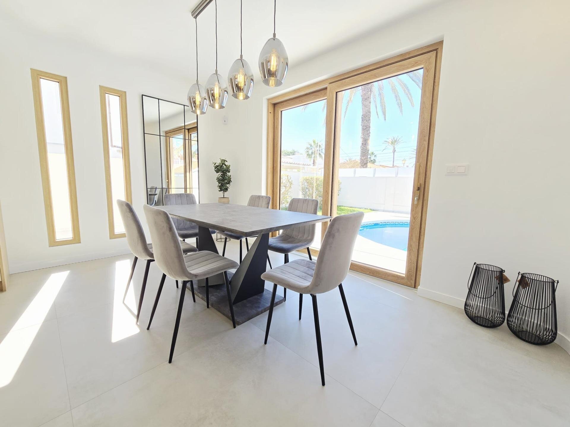 3-Bedroom Villa in Muy Cerca de la Playa, Cabo Roig - Image 3