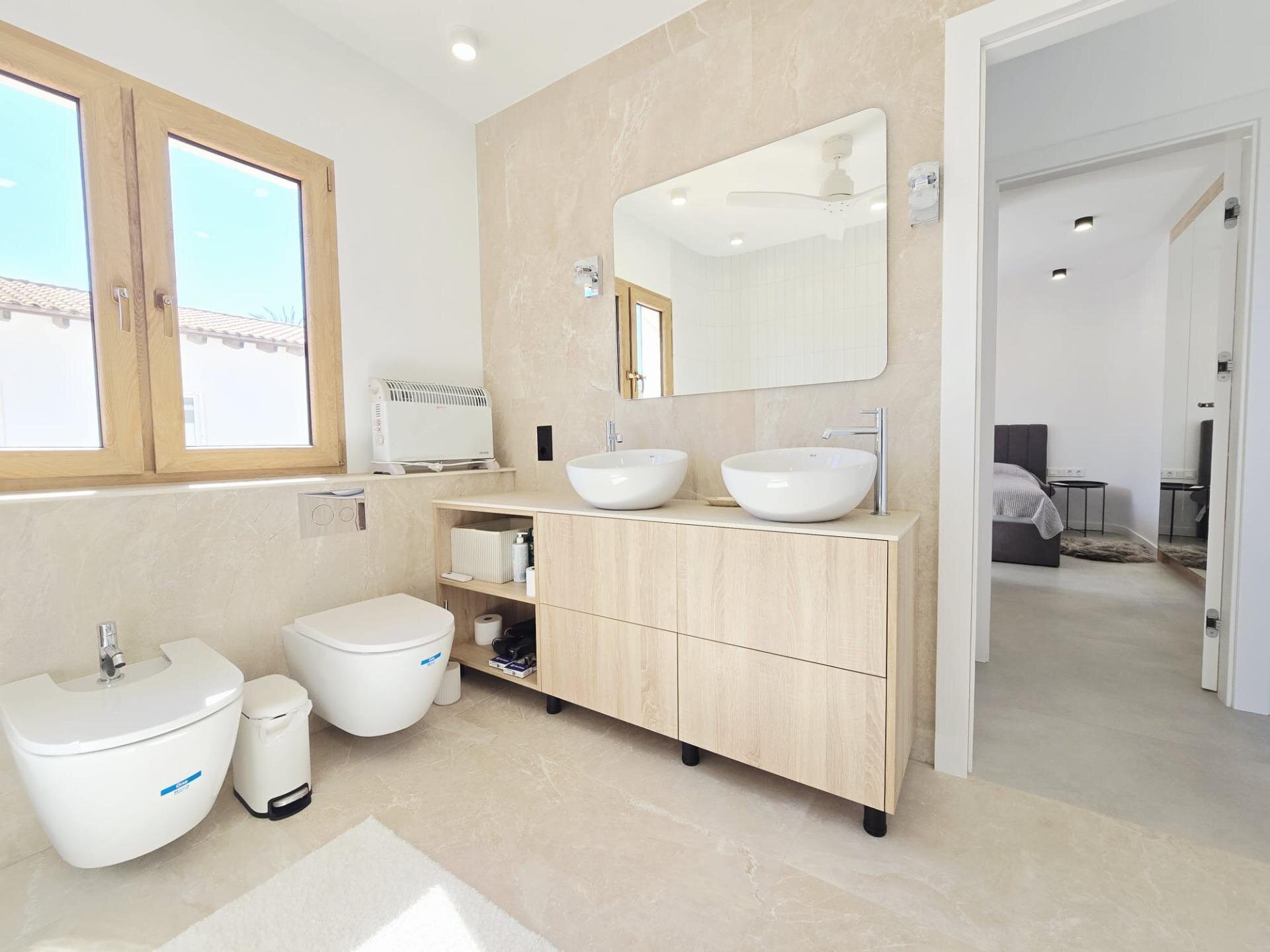 3-Bedroom Villa in Muy Cerca de la Playa, Cabo Roig - Image 33