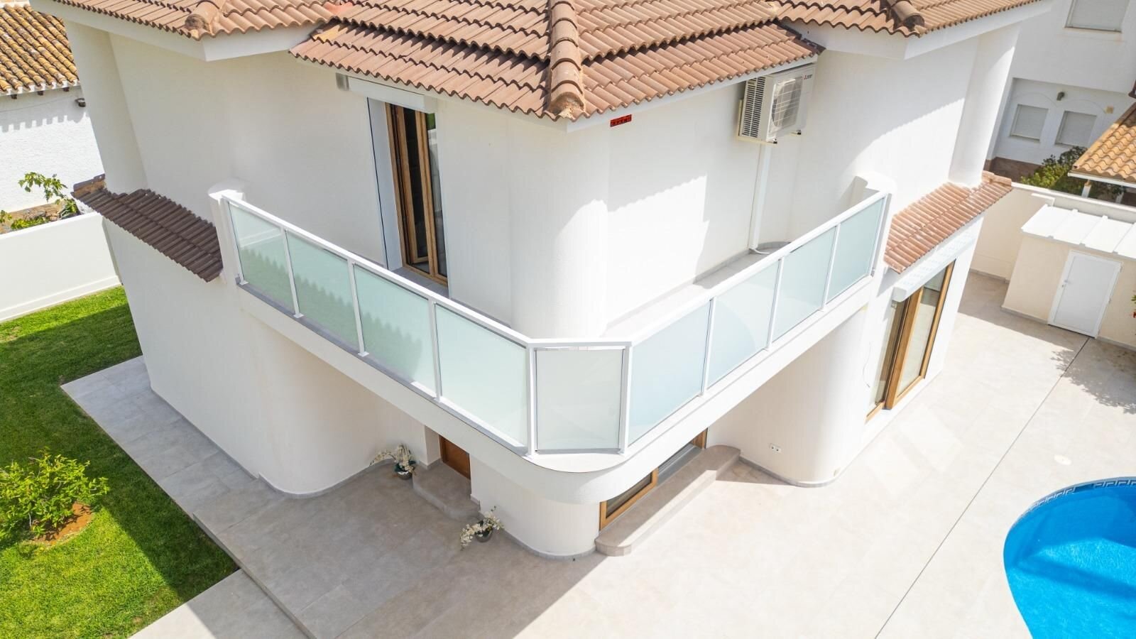3-Bedroom Villa in Muy Cerca de la Playa, Cabo Roig - Image 40