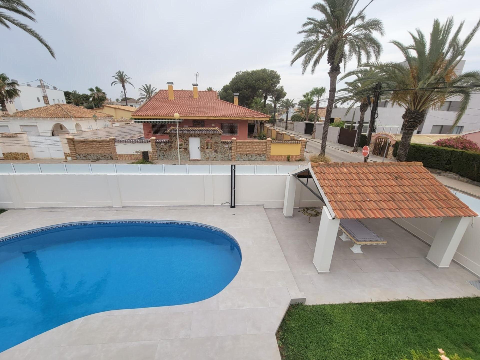 3-Bedroom Villa in Muy Cerca de la Playa, Cabo Roig - Image 42