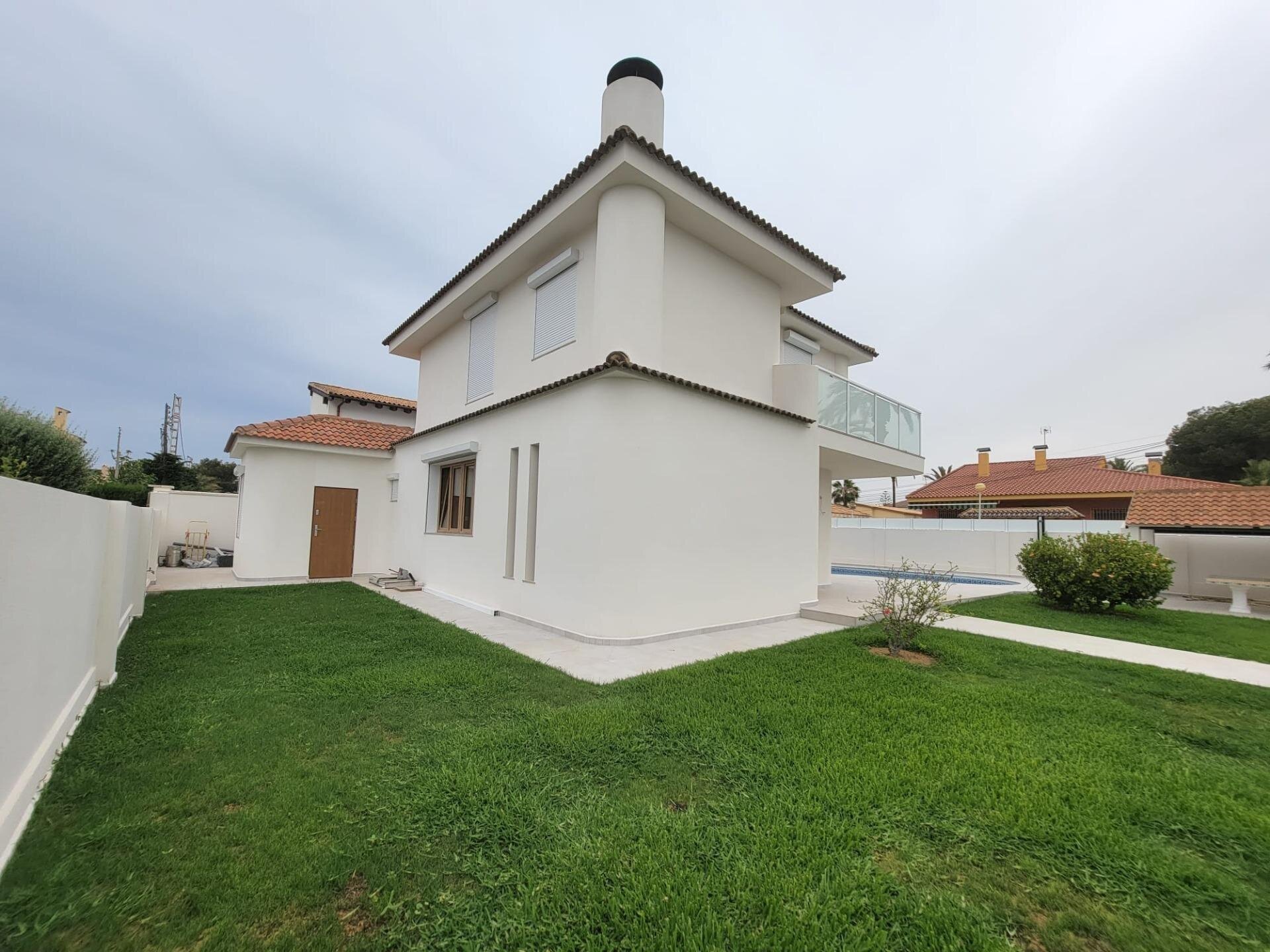 3-Bedroom Villa in Muy Cerca de la Playa, Cabo Roig - Image 47