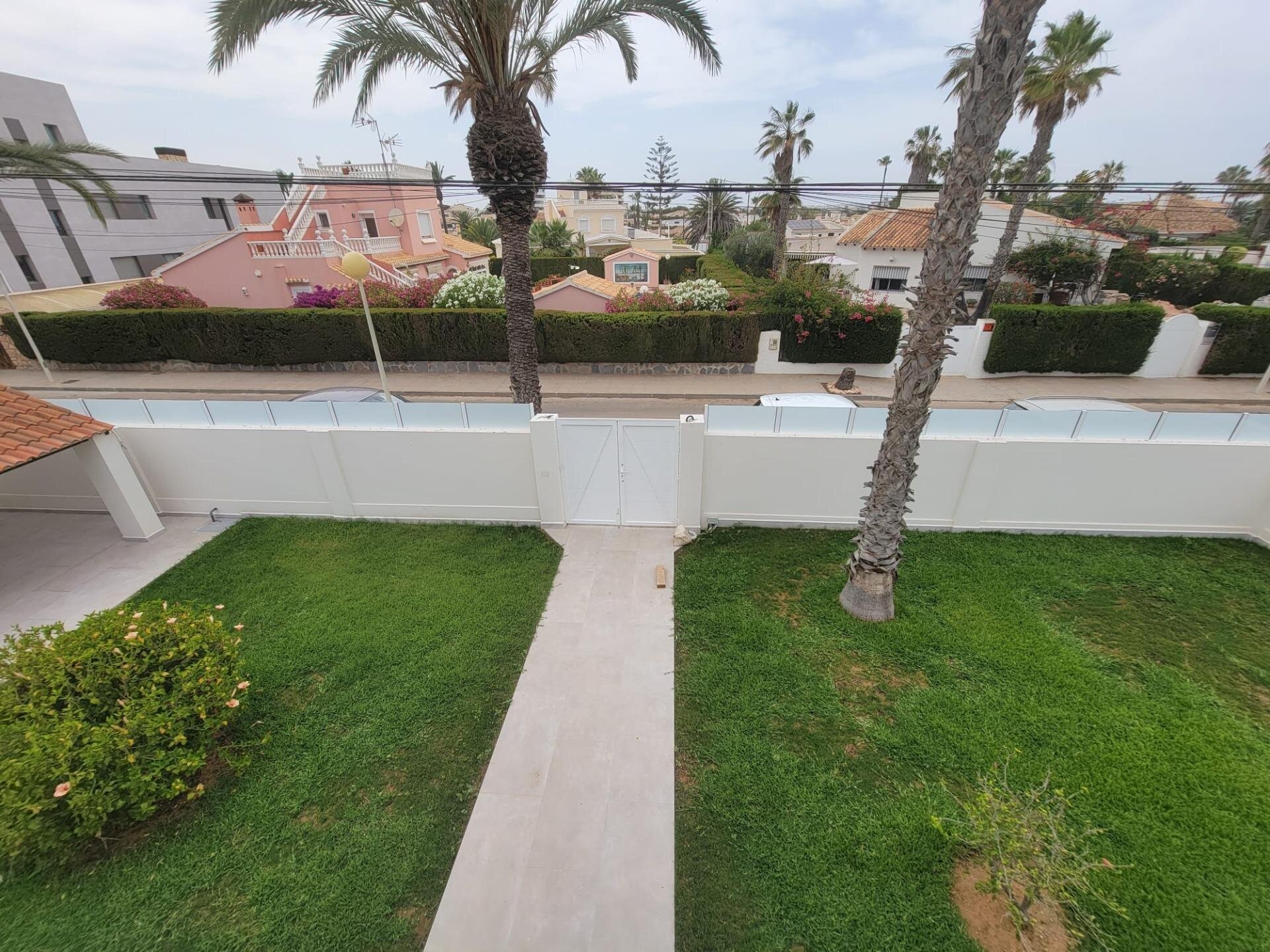 3-Bedroom Villa in Muy Cerca de la Playa, Cabo Roig - Image 49