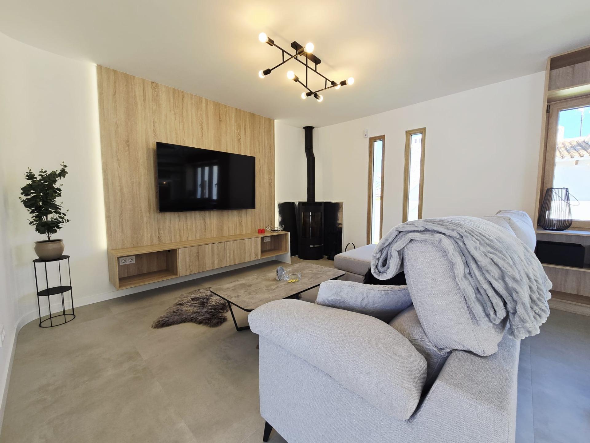 3-Bedroom Villa in Muy Cerca de la Playa, Cabo Roig - Image 6