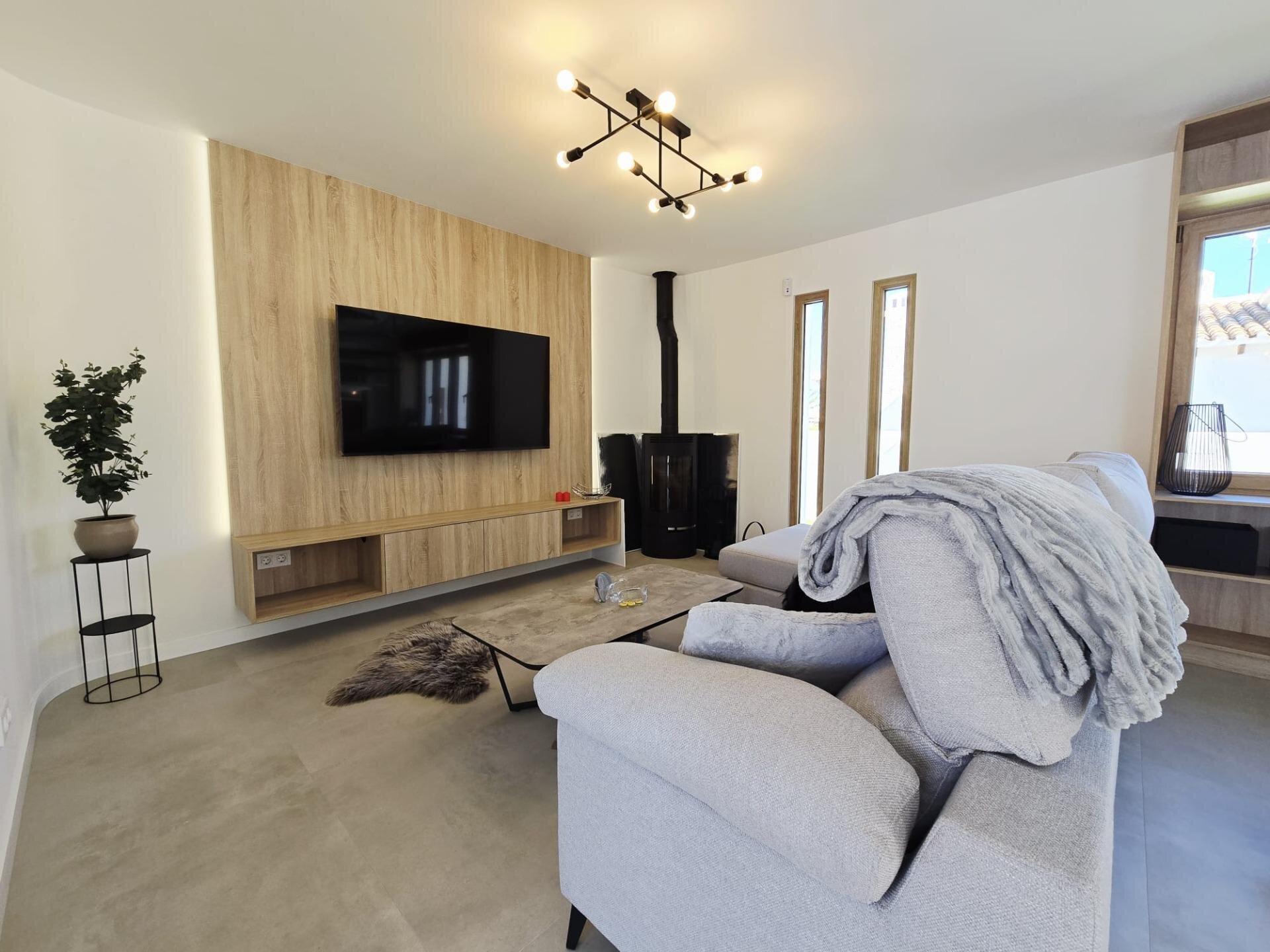 3-Bedroom Villa in Muy Cerca de la Playa, Cabo Roig - Image 6